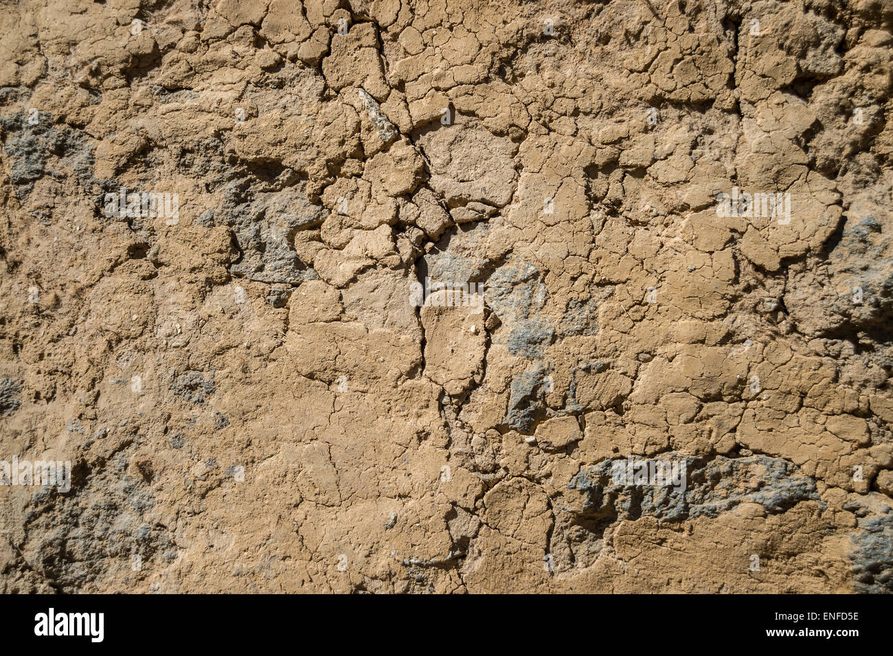 Gebrochene Schlamm-Mauer in der Region des Himalaya, Nepal Stockfoto