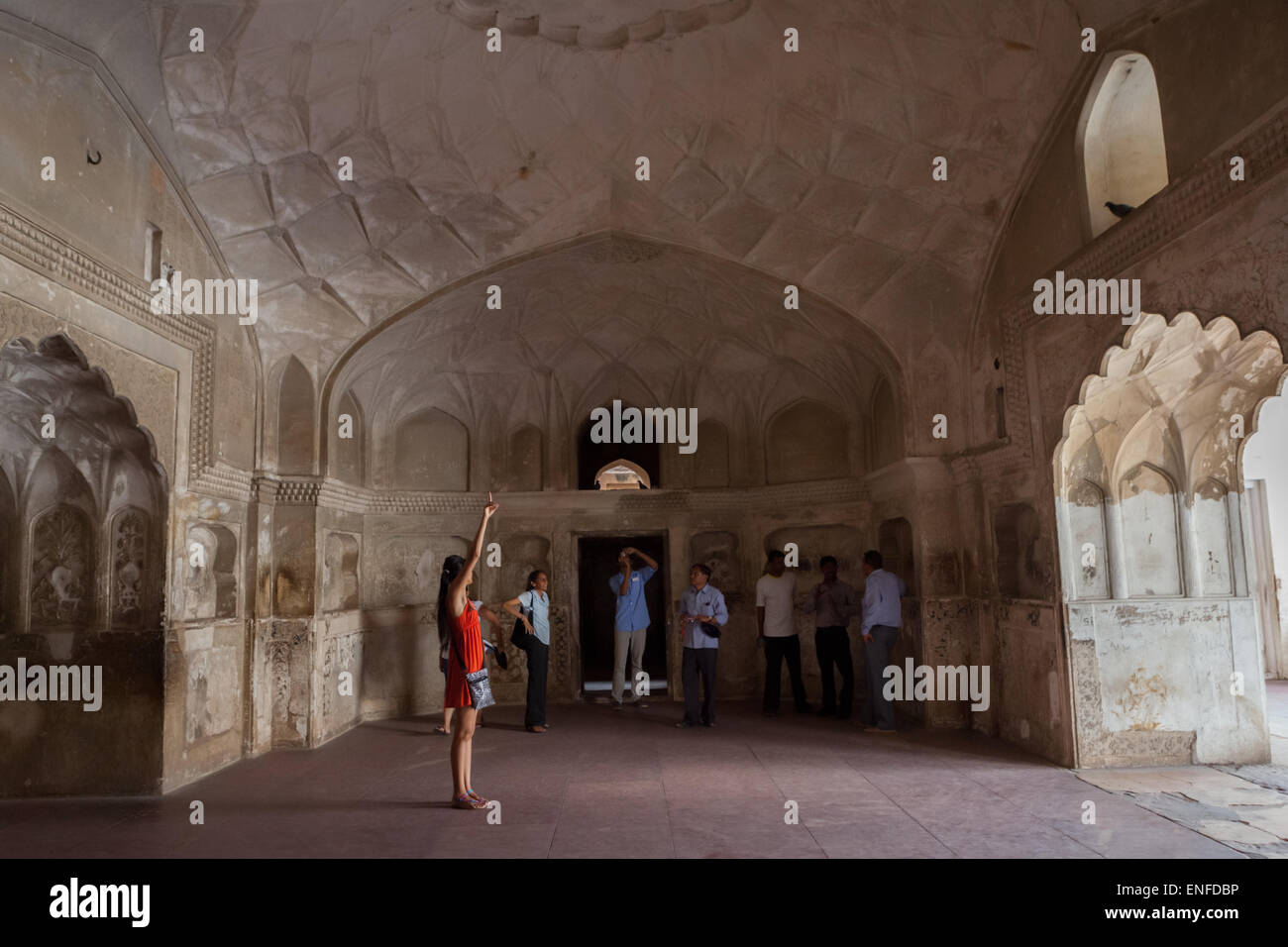 Gastfamilie besuchen antike Denkmal in Agra Red Fort Komplex. Stockfoto