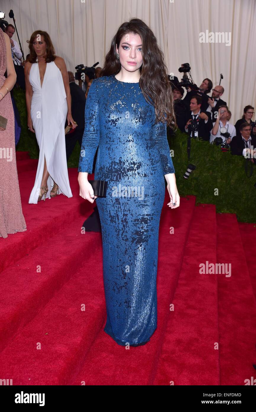 New York, NY, USA. 4. Mai 2015. Lorde im Ankunftsbereich für "CHINA: Through The Looking Glass Opening Night Met Gala - Teil2, das Metropolitan Museum of Art Costume Institute, New York, NY 4. Mai 2015. Bildnachweis: Gregorio T. Binuya/Everett Collection/Alamy Live-Nachrichten Stockfoto