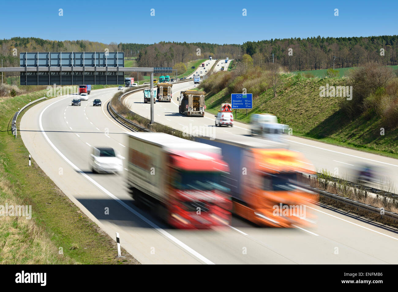 A4 Autobahn, Autobahn, Autobahn, Lastwagen und Autos mit Motion blur, Hermsdorfer Cross, Thüringen, Deutschland Stockfoto