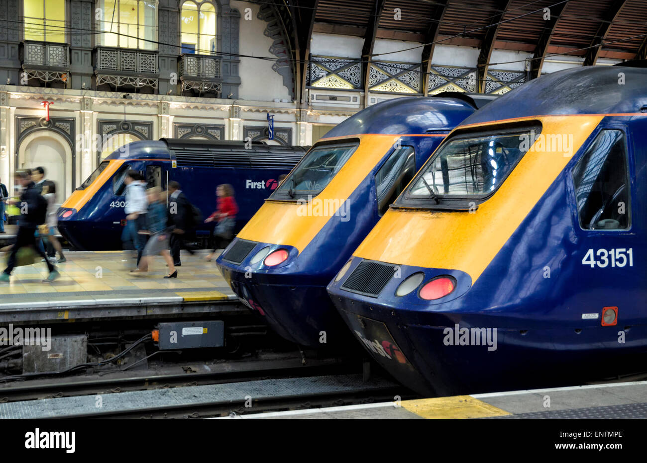 Britische high-Speed-Züge aufgereiht am Bahnhof Paddington, London, UK. HST High Speed Schienenverkehr Stockfoto