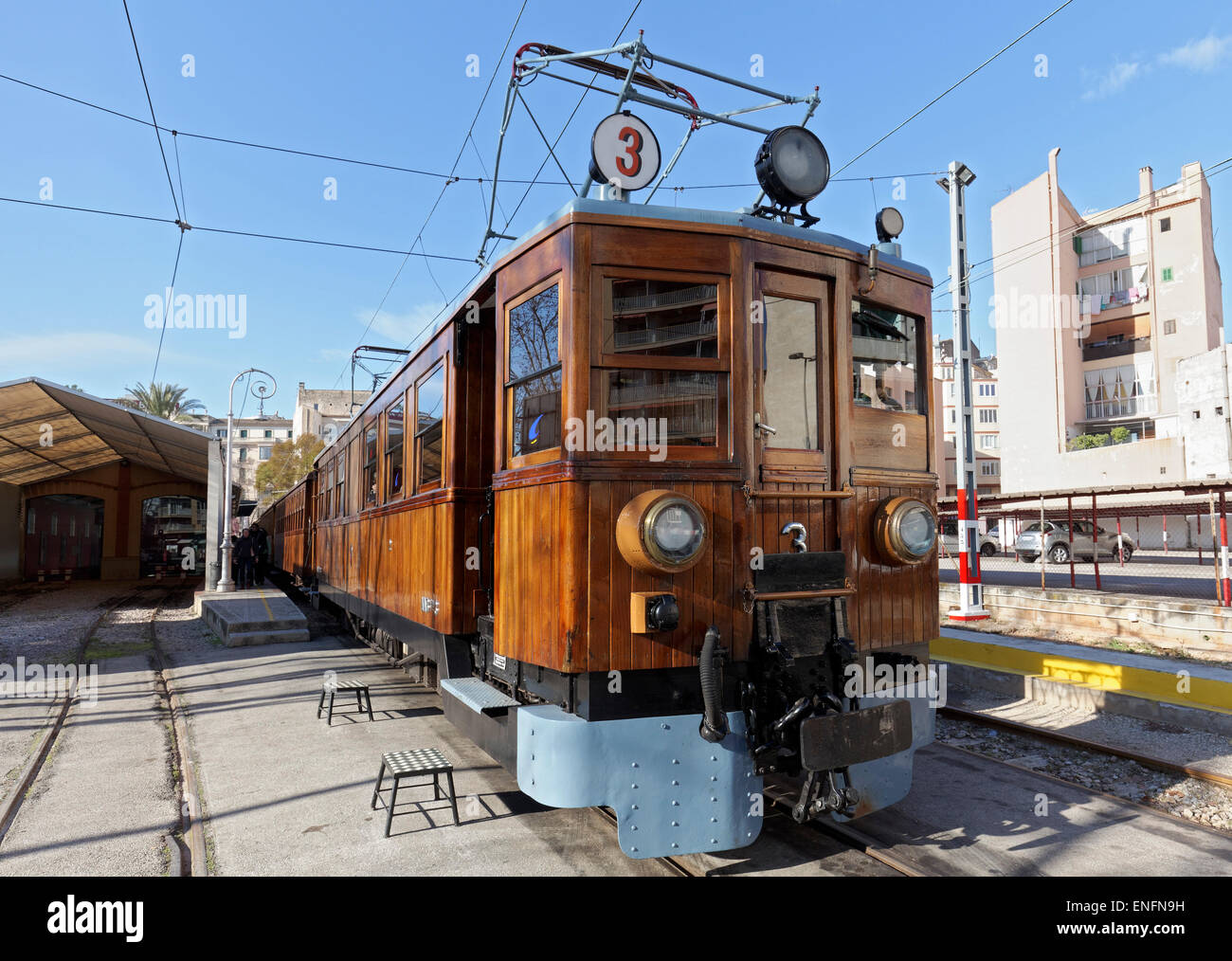 Triebwagen mit Holzvertäfelung, historische Eisenbahn Palma-Soller, Ferrocarril de Sóller, Tren de Sóller, Palma de Mallorca, Mallorca Stockfoto