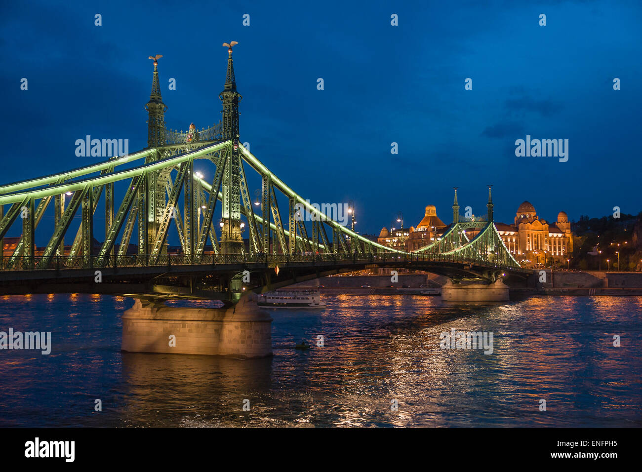 Freiheitsbrücke, Gellert Hotel hinter Donau, Budapest, Ungarn Stockfoto