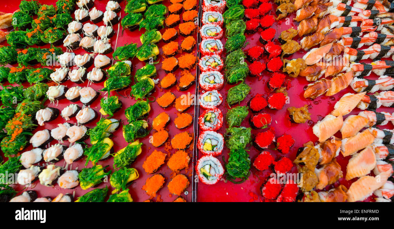 Verschiedene bunte Arten von Sushi, Thailand Stockfoto