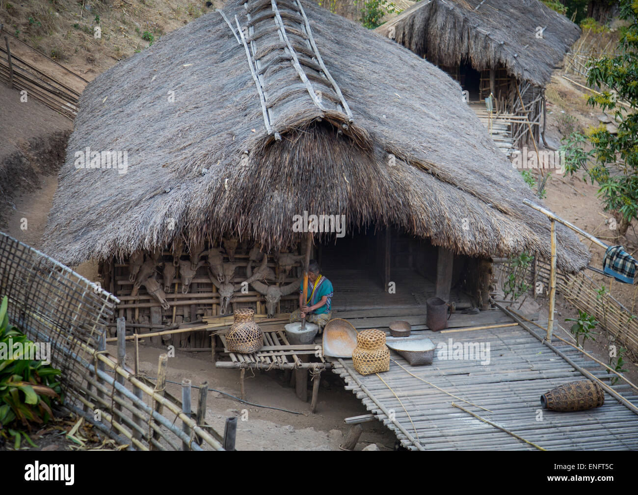Stammes-Kinn Frau aus Muun Stamm Haus, Mindat, Myanmar Stockfoto