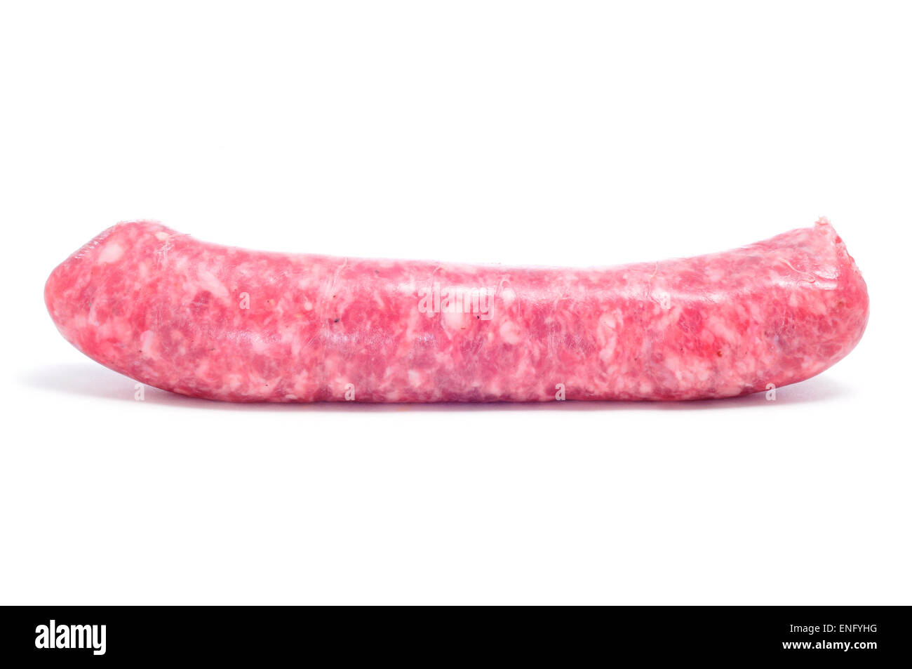 ein rohes Fleischwurst auf einem weißen Hintergrund Stockfoto