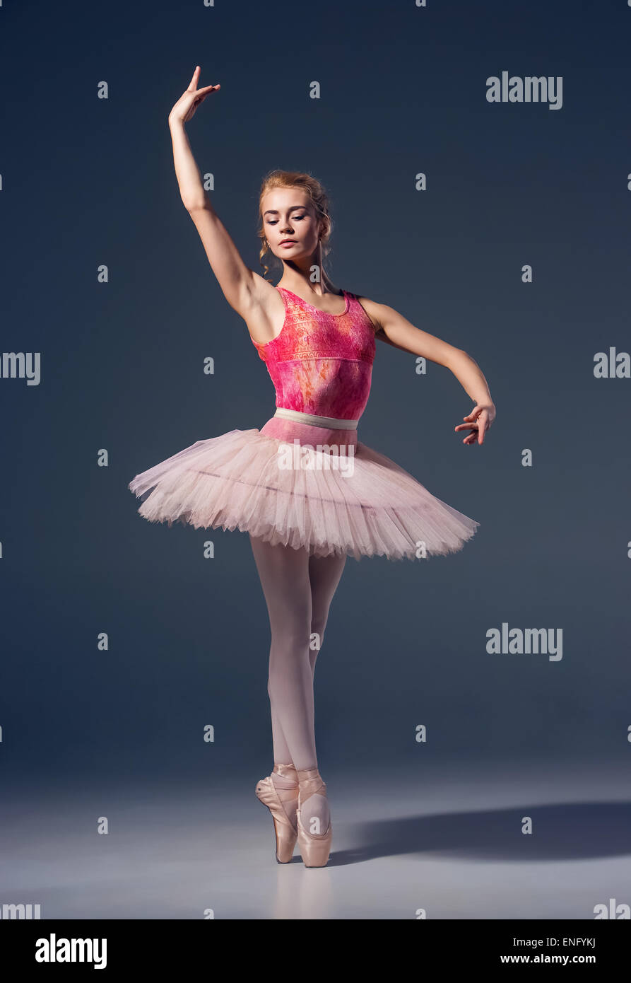 Porträt der Ballerina in Ballett-pose Stockfoto