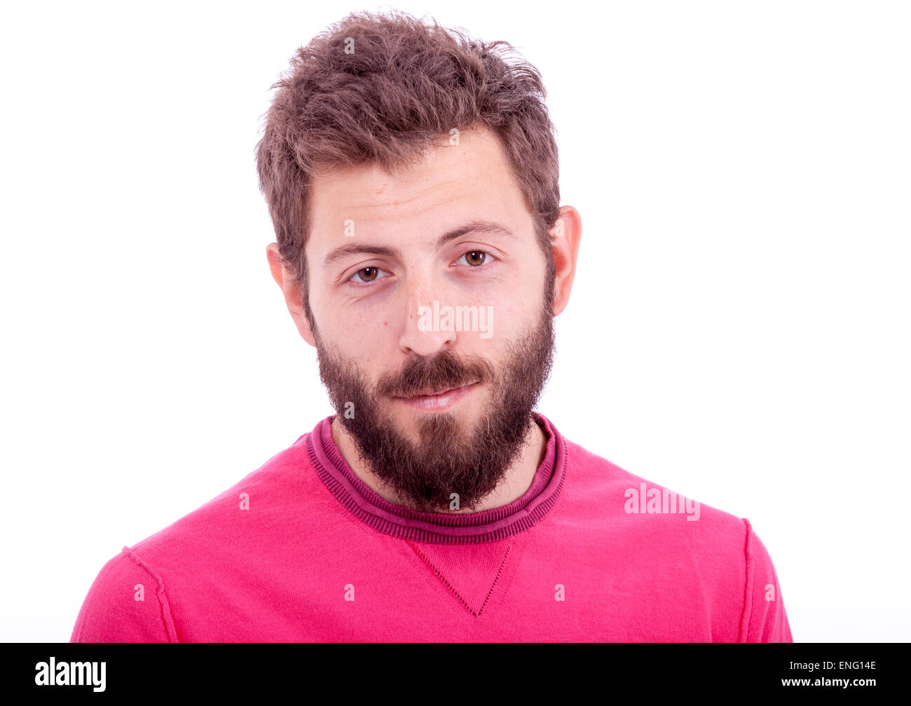 Lächelnd jungen Mann mit Bart posiert mit einem rosa t-Shirt Stockfoto