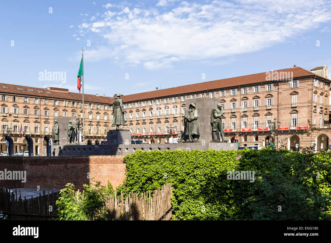 Castello-Platz in Turin mit Blick auf das Denkmal für den Herzog von Aosta Stockfoto