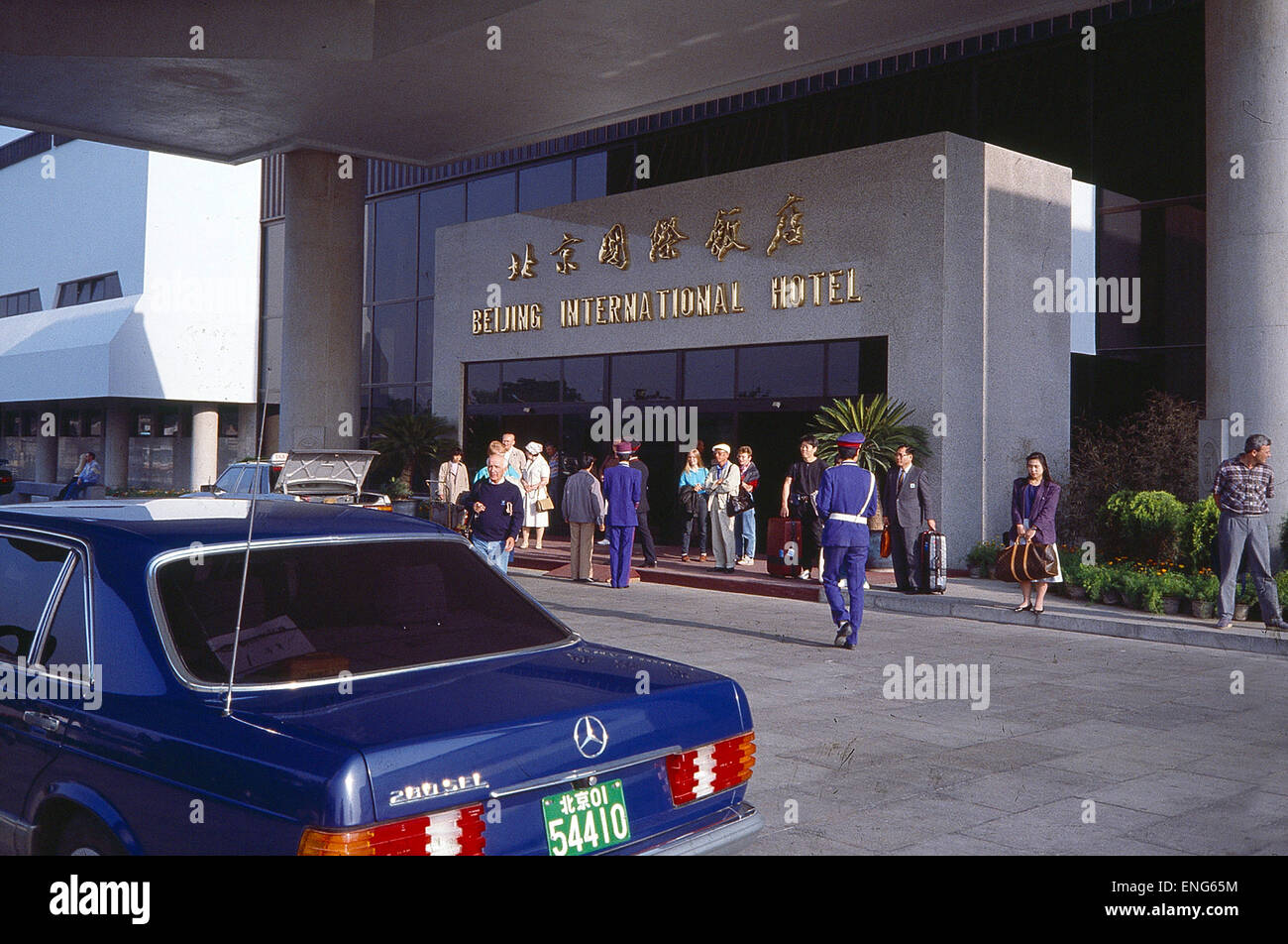 China, Peking (Peking), Hotel International, Eingang, Mercedes Stockfoto