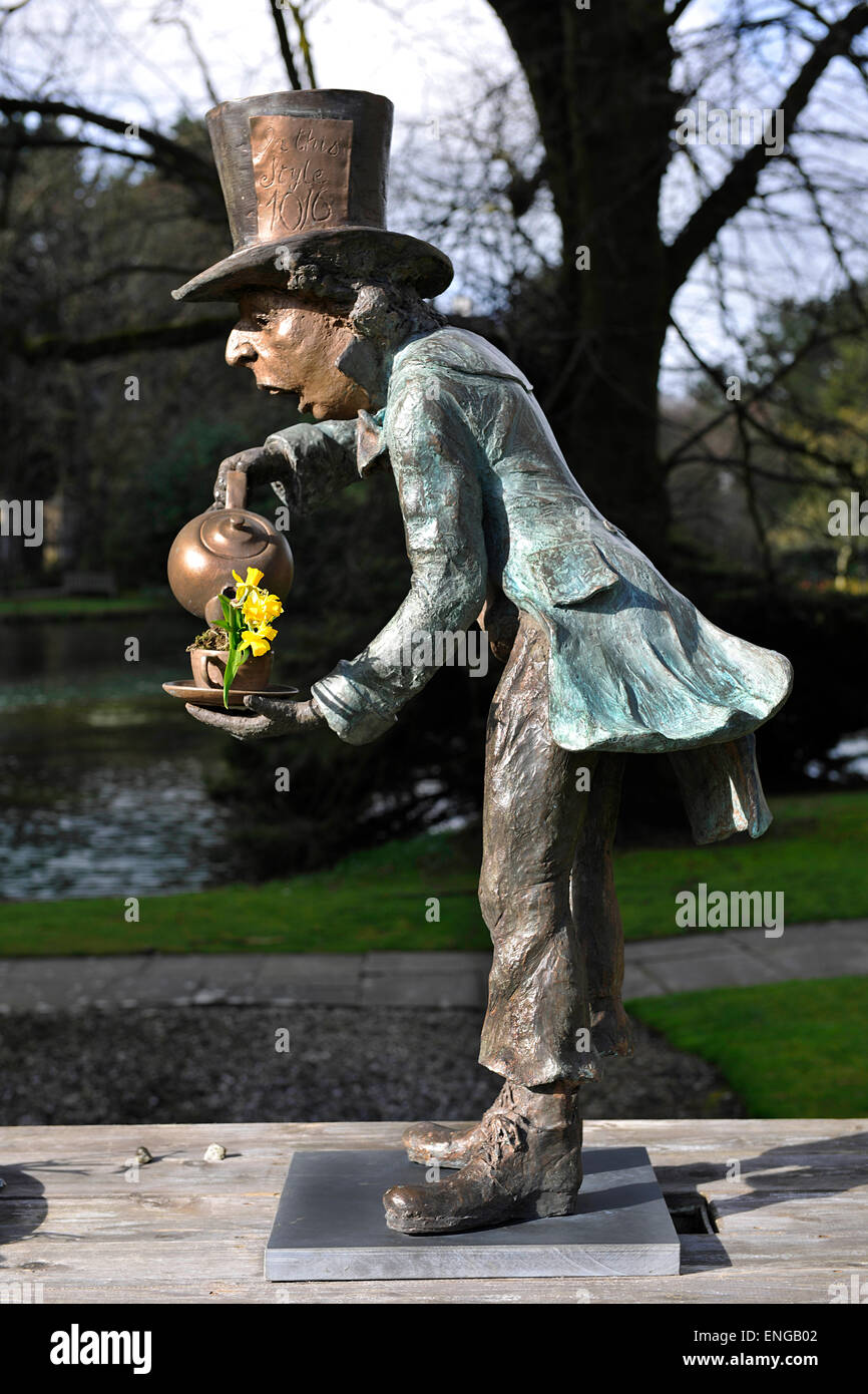 Mad Hatter, Alice im Wunderland Figur in Kilver Court Gardens, Shepton Mallet, Somerset, im Besitz von Roger und Monty Saul Stockfoto