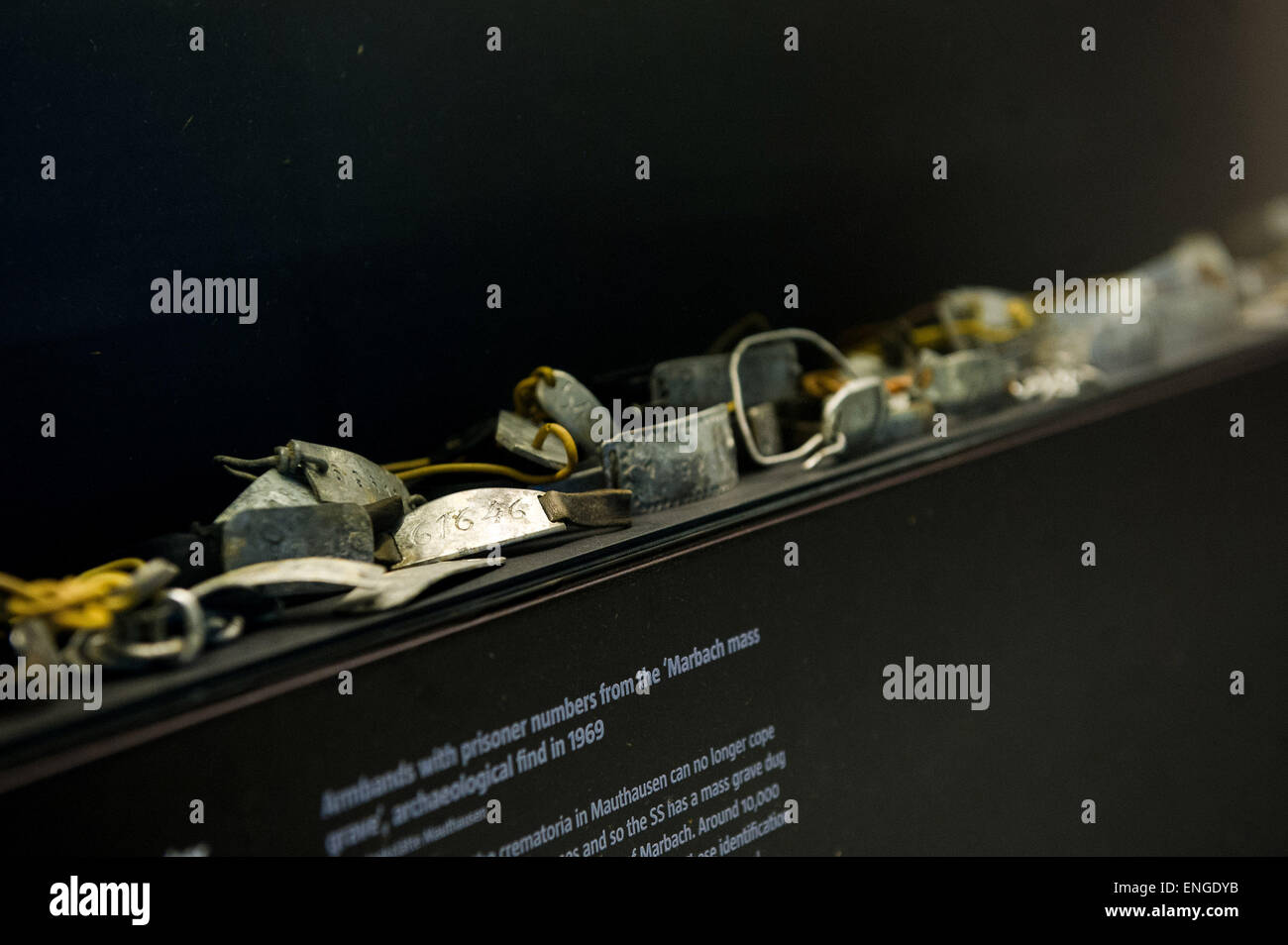 Wien, Österreich. 5. Mai 2015. Foto aufgenommen am 5. Mai 2015 zeigt Armbinden mit Gefangenen Zahlen in Mauthausen Concenration Camp in dem Land Oberösterreich, Österreich. 5 Mai markiert den 70. Jahrestag der Befreiung des KZ Mauthausen. Bildnachweis: Qian Yi/Xinhua/Alamy Live-Nachrichten Stockfoto