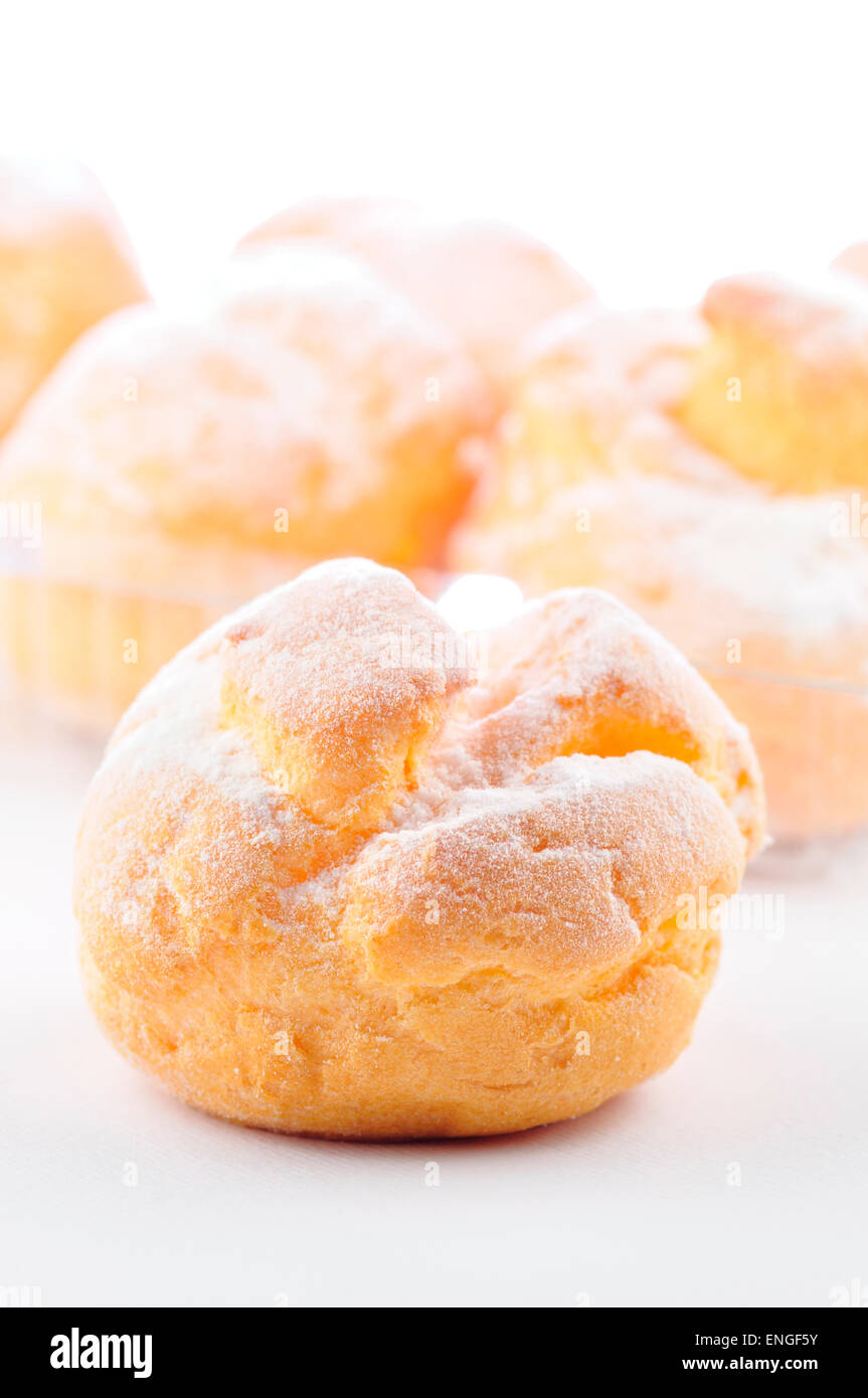 Eclair, Bignés, Choux à la Creme, Gebäck, Stillleben, gefüllt mit Konditorcreme Stockfoto