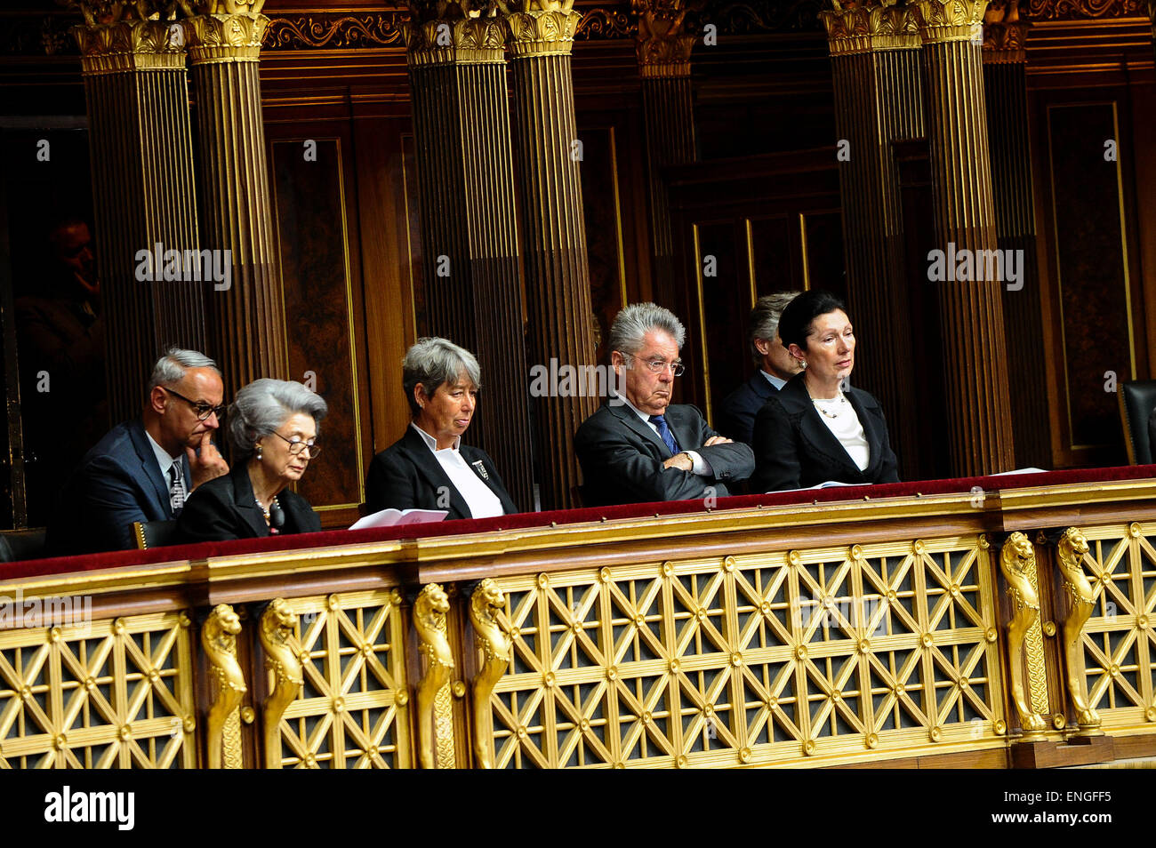 Wien, Österreich. 5. Mai 2015. Bundespräsident Heinz Fischer (2. R) besucht die Gedenkfeier treffen zum 70. Jahrestag der Befreiung der Konzentrationslager Mauthausen im Parlament in Wien, Österreich, am 5. Mai 2015. Bildnachweis: Qian Yi/Xinhua/Alamy Live-Nachrichten Stockfoto