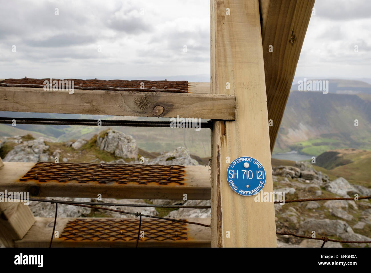 Sechs Abbildung Grid Reference Disc auf minffordd Pfad Stil auf Cadair Idris für Sicherheit Wandern in den Bergen von Snowdonia National Park (Eryri). Wales, Großbritannien. Stockfoto