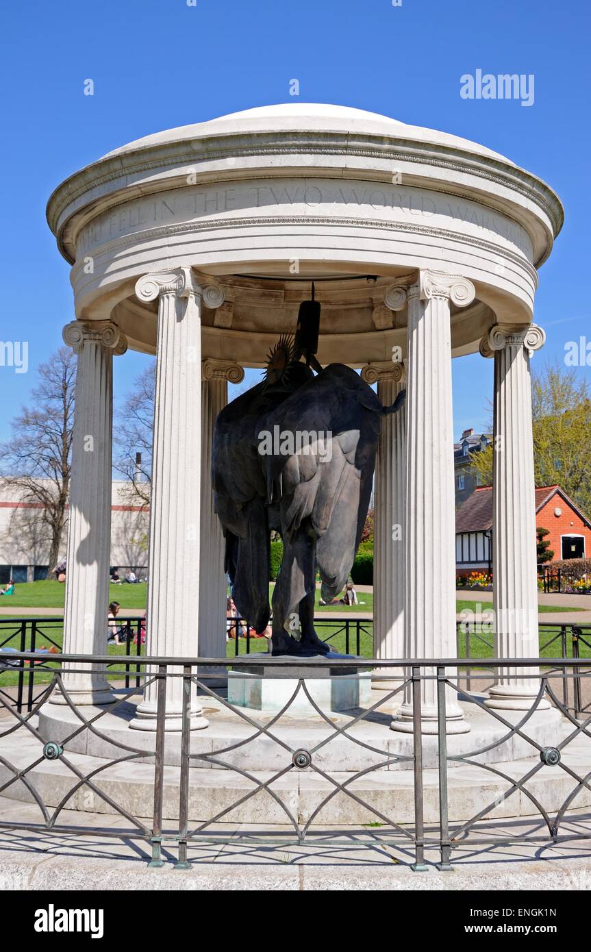 Denkmal für die Verstorbenen in zwei Weltkriegen in Quarry Park, Shrewsbury, Shropshire, England, Großbritannien, Westeuropa. Stockfoto