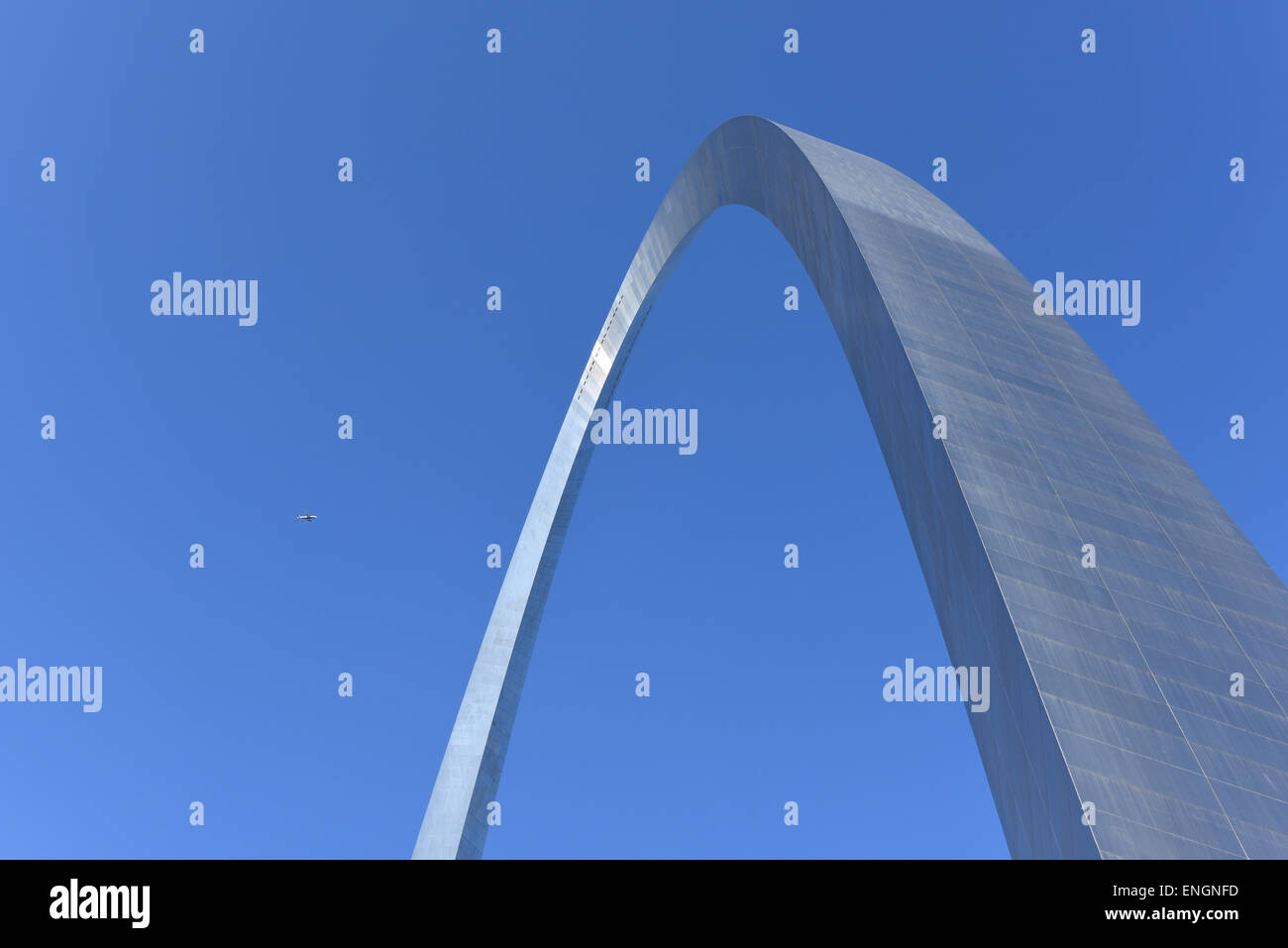 Blick auf den St. Louis Gateway Arch bei klarem Wetter Stockfoto