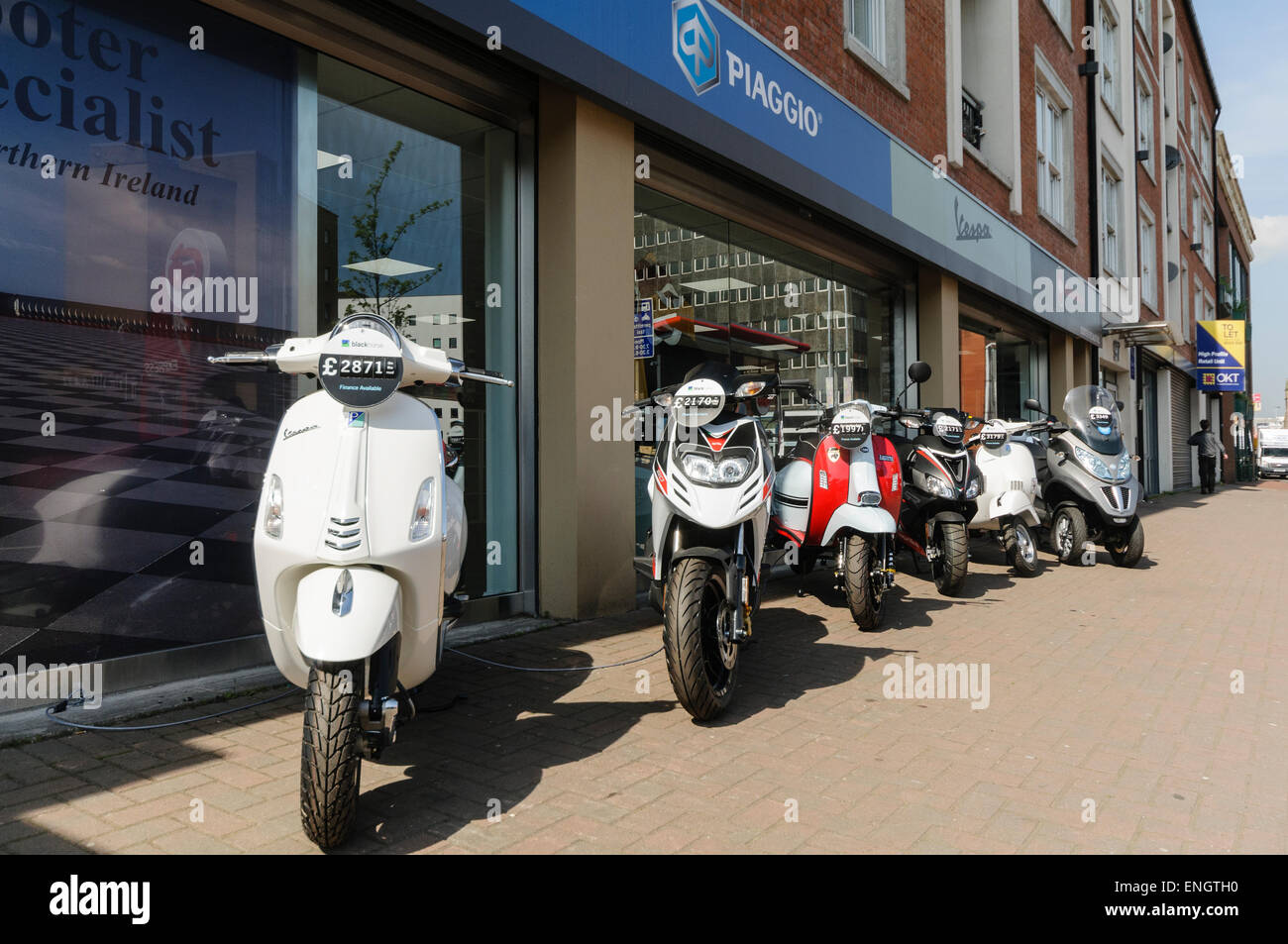 Vespa und Piaggio Roller zum Verkauf Stockfoto