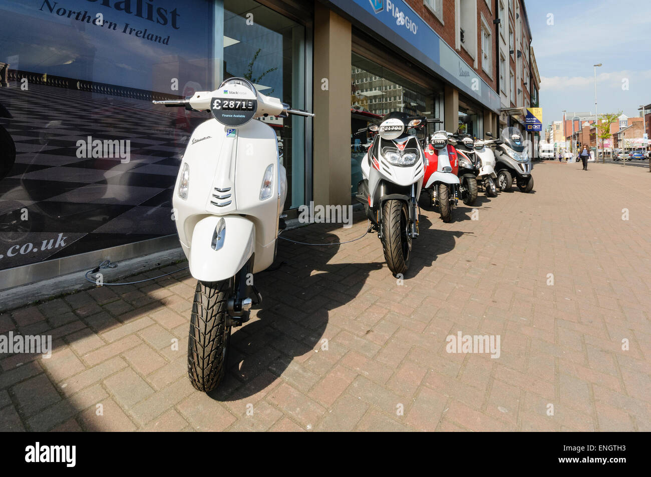 Vespa und Piaggio Roller zum Verkauf Stockfoto