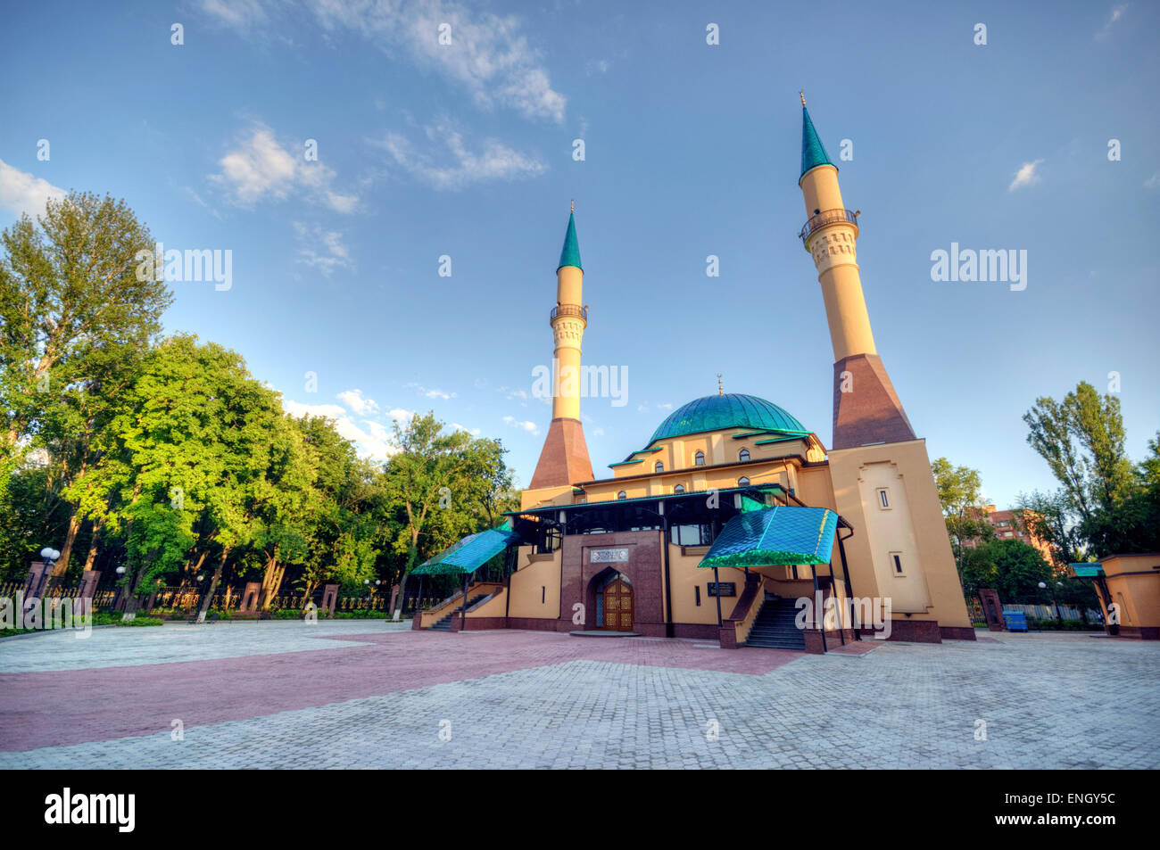 Schöner Sonnenuntergang Moschee in Donetsk, Ukraine. Stockfoto