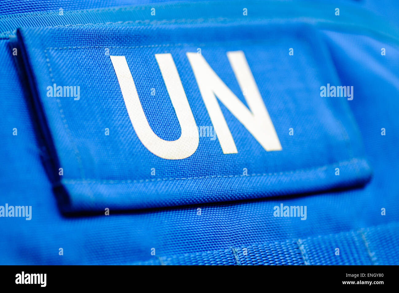 Vereinten Nationen UN-Abzeichen auf einem blauen kugelsichere Weste Stockfoto