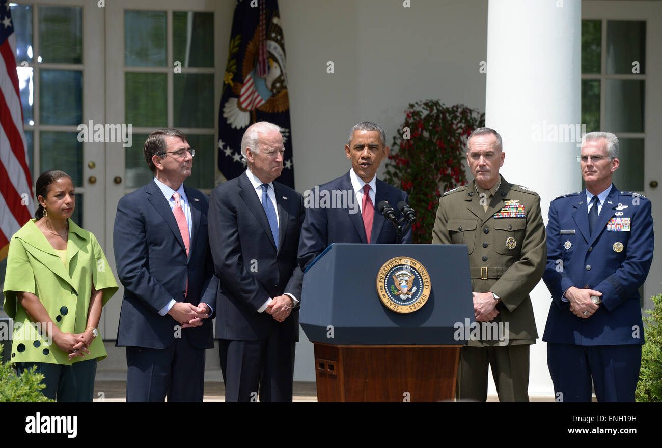 Washington, DC, USA. 5. Mai 2015. (Von L bis R) U.S. National Security Adviser Susan Rice, US-Verteidigungsminister Ashton Carter, US-Vizepräsident Joe Biden, US-Präsident Barack Obama, US Marine Corps General Joseph Dunford und Air Force General Paul Selva besuchen ein Presse-Event im Weißen Haus in Washington, D.C., Hauptstadt der Vereinigten Staaten, 5. Mai 2015. US-Präsident Barack Obama am Dienstag nominiert Marine General Joseph Dunford zum nächsten Vorsitzenden des US Joint Chiefs Of Staff. Bildnachweis: Yin Bogu/Xinhua/Alamy Live-Nachrichten Stockfoto
