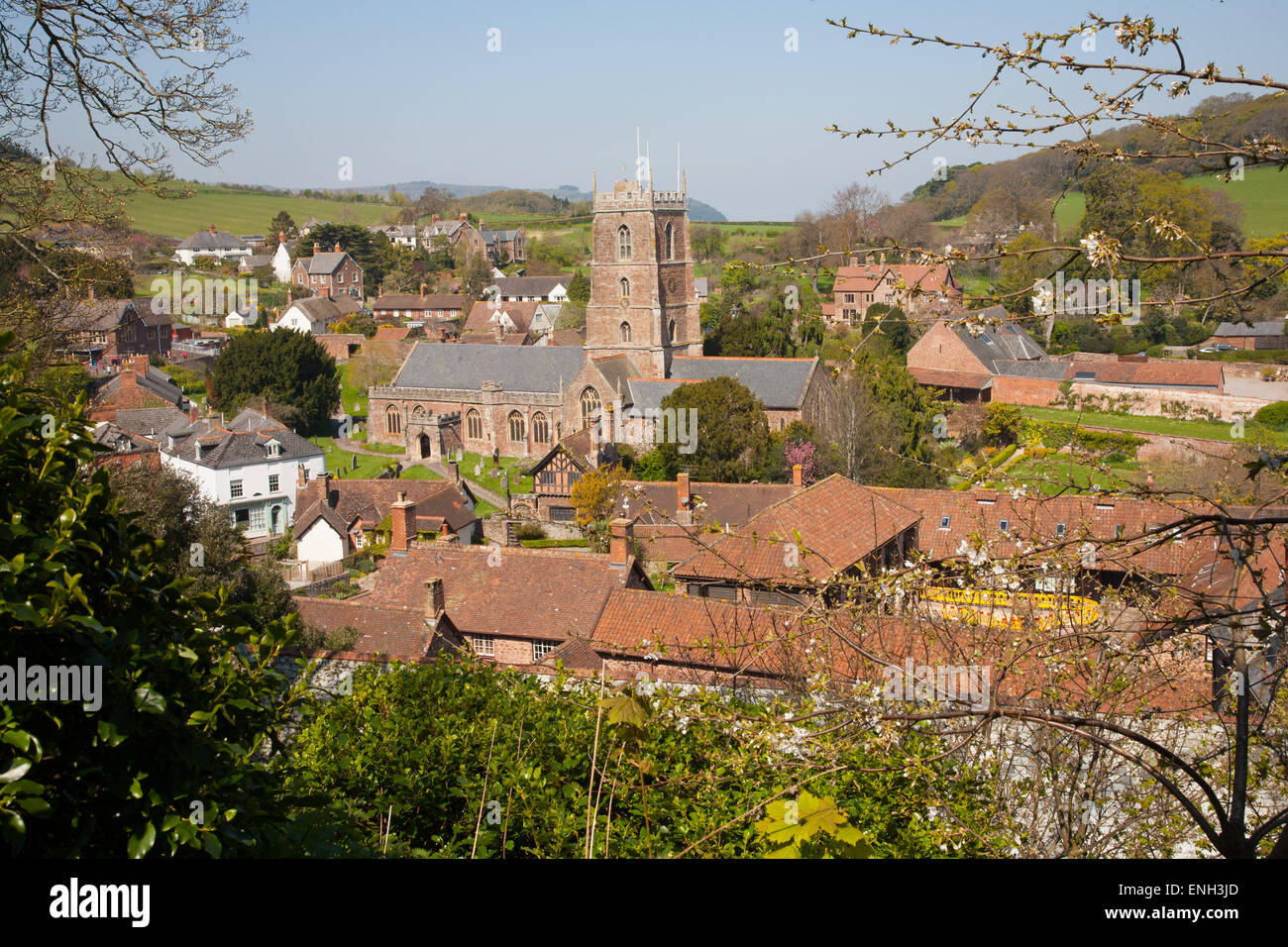 Dunster in West Somerset, dominiert von der Priory Kirche des St George 1097 stammt Stockfoto Dunster in West Somerset, dominiert von der Priory Kirche des St George 1097 stammt Stockfoto