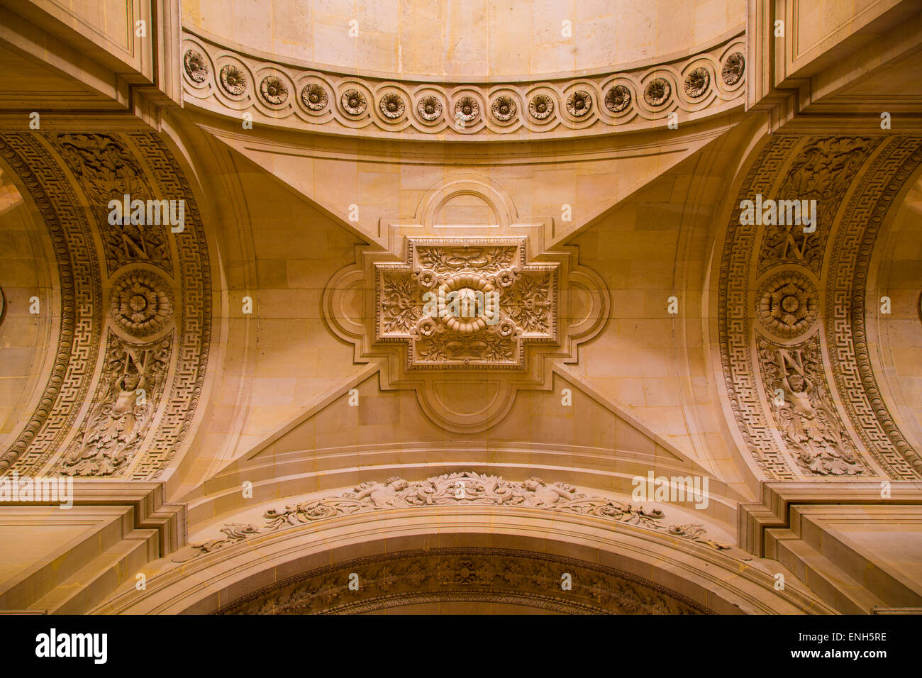 Decke Detail in Gehweg des Musée du Louvre, Paris, Frankreich Stockfoto