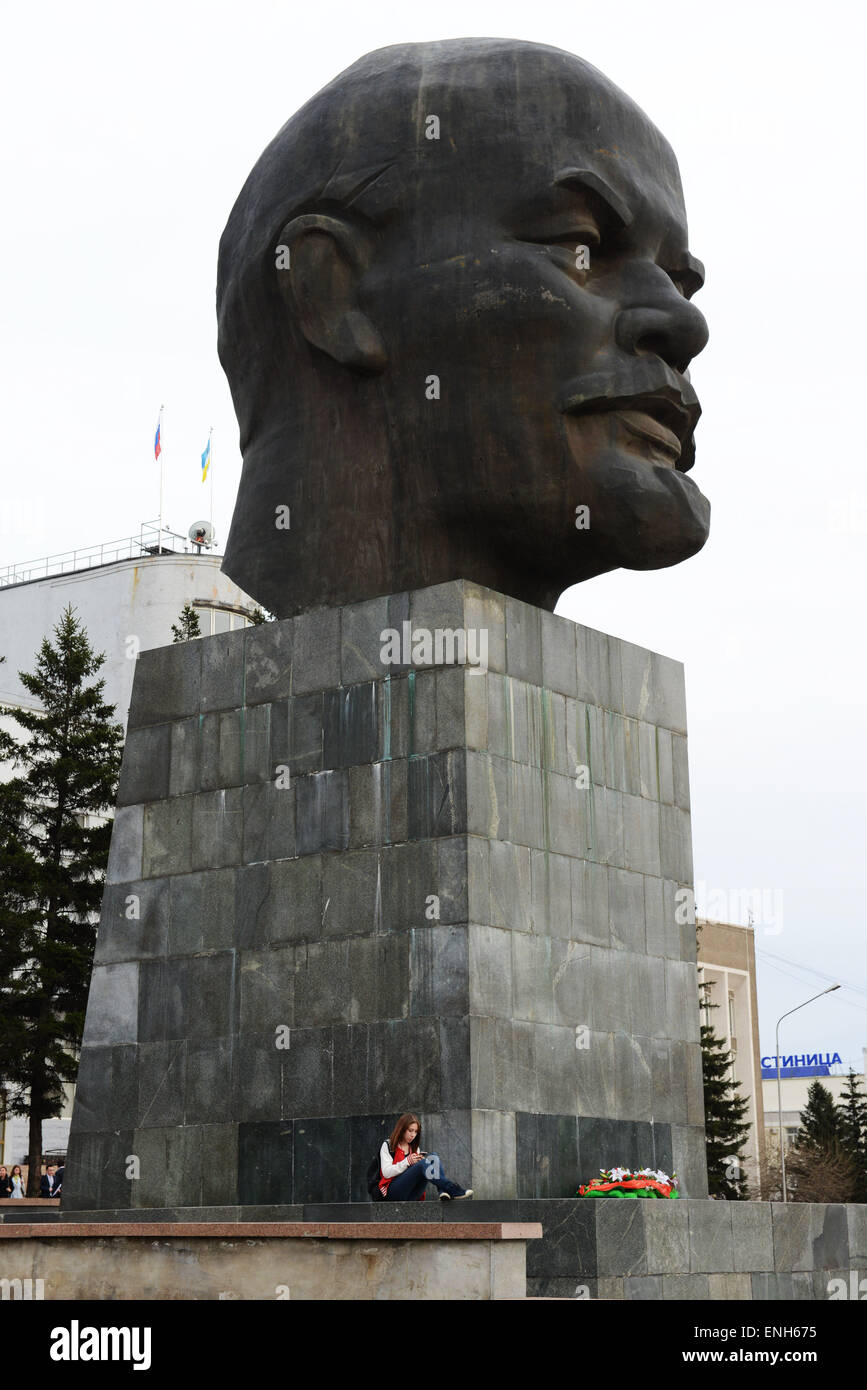 Die weltweit größte Skulptur von Lenins Kopf im zentralen Quadrat von Ulan-Ude in Sibirien. Stockfoto