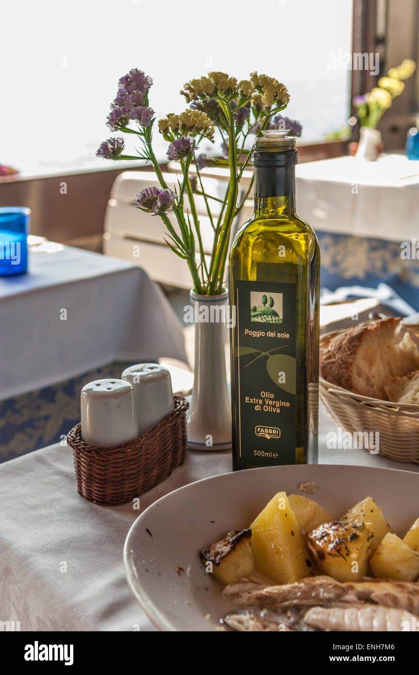 Artisan Brot, Olivenöl, Italienische Gebäck, und Kartoffeln im Marina Piccola Ristorante in Manarola, Cinque Terre, Italien Stockfoto