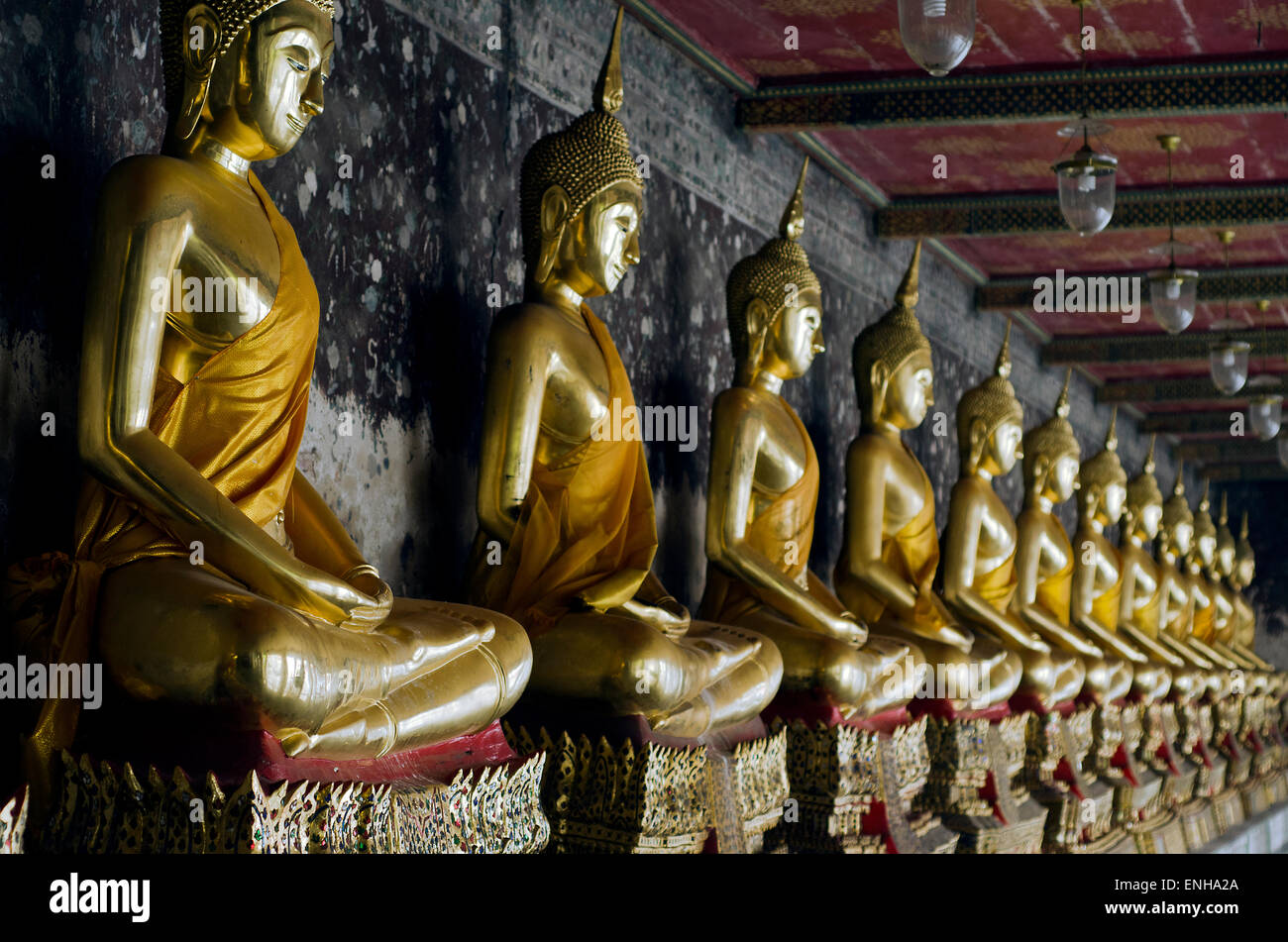 Goldenen Buddhas im Wat Suthat, Bangkok, Thailand Stockfoto