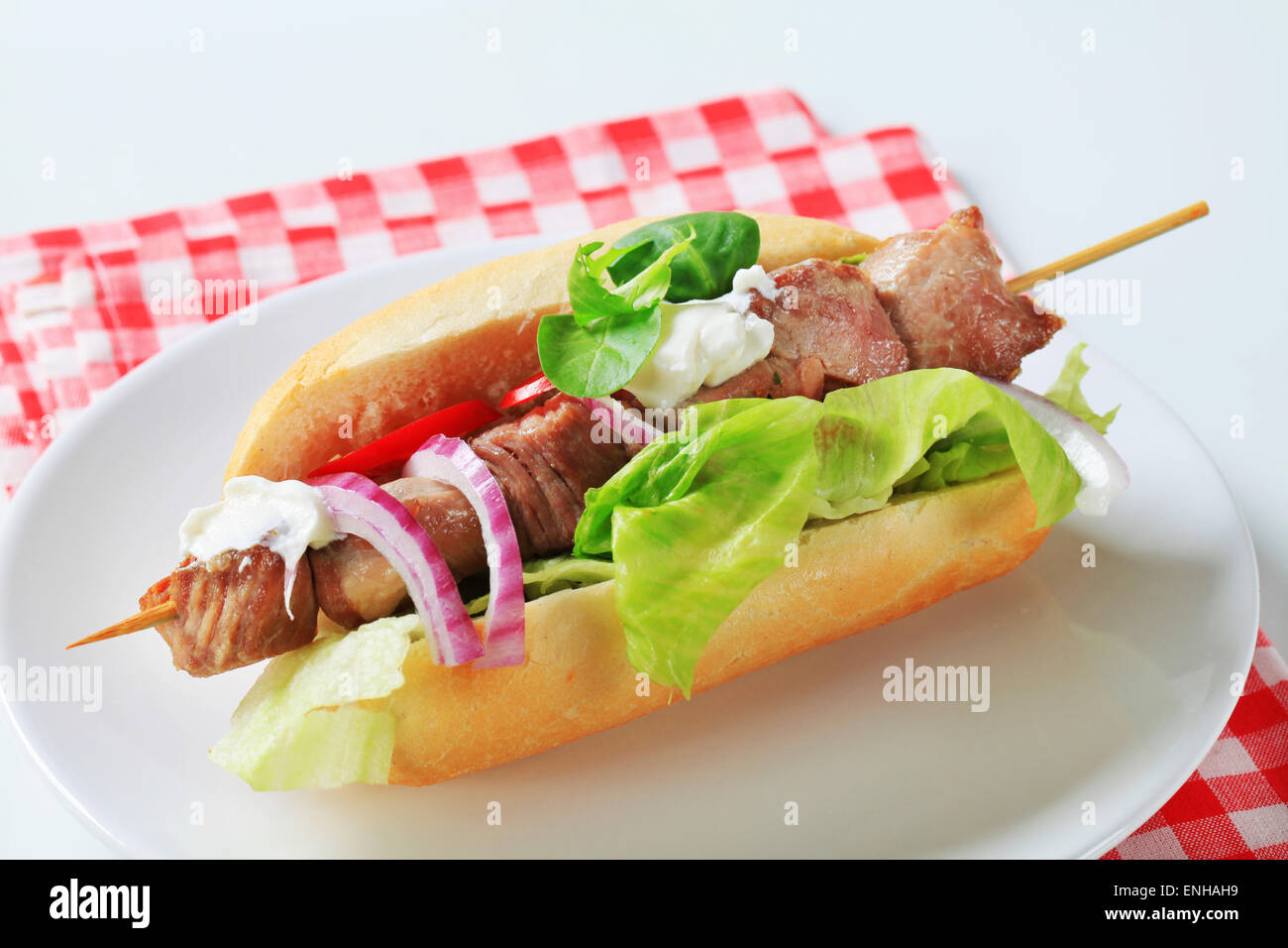 Schweinefleisch-Döner-Sandwich mit mayonnaise Stockfoto