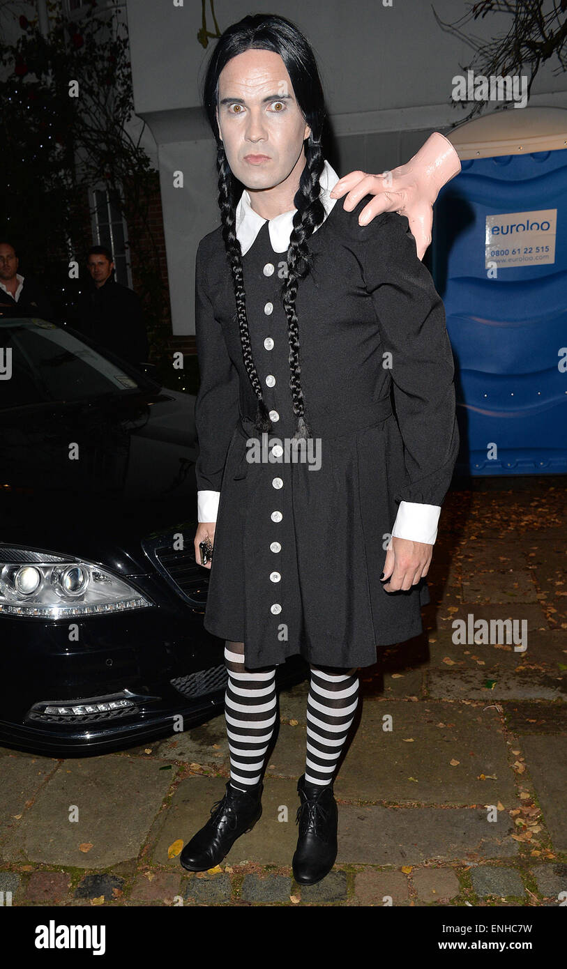 "Jonathan Ross' Halloween-Party - Ankünfte. Jimmy Carr besucht die Party verkleidet als Mittwoch Addams Featuring: Jimmy Carr Where: London, Vereinigtes Königreich als: 1. November 2014 Stockfoto