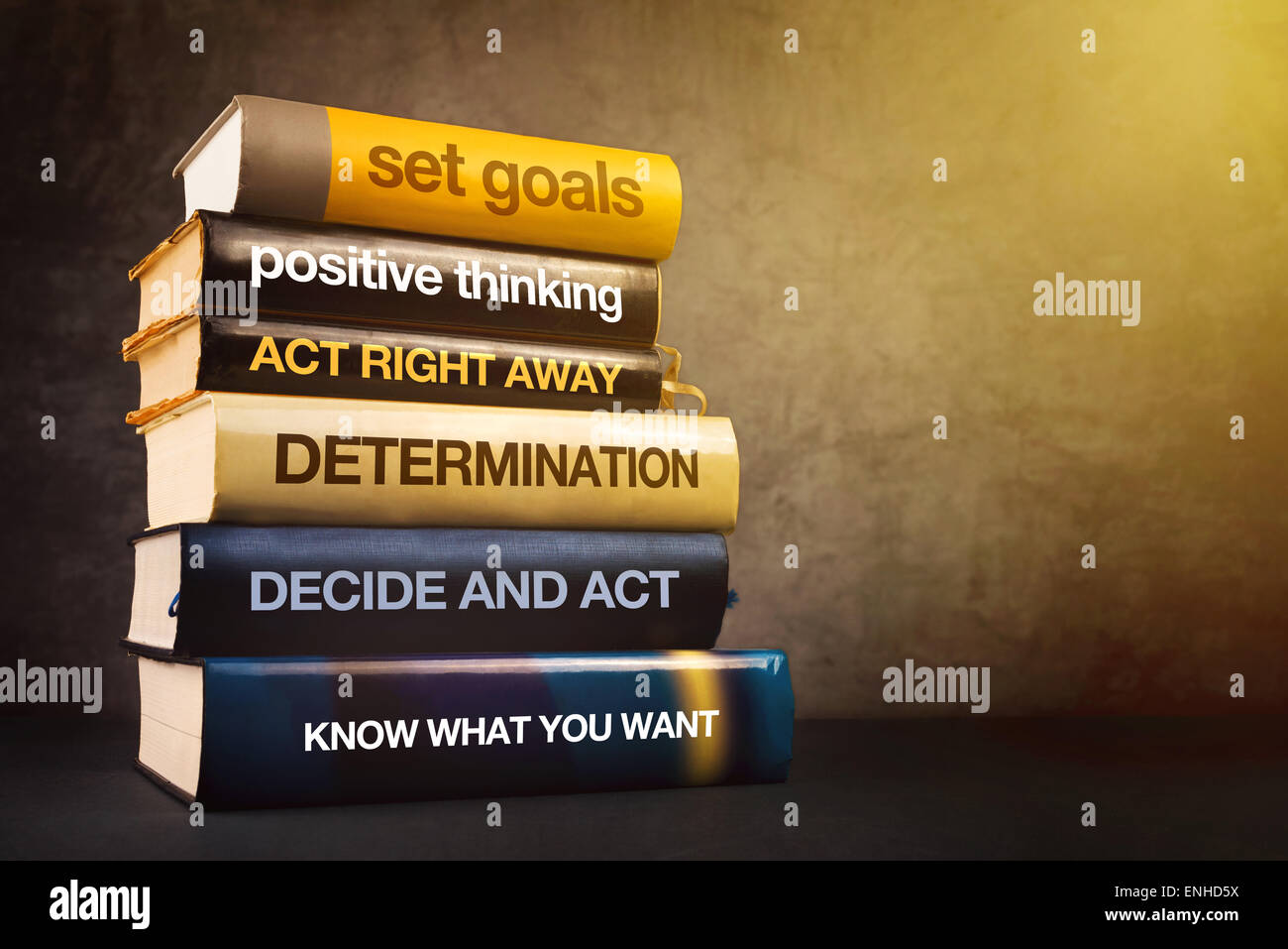 Sechs Schritte zum geschäftlichen Erfolg Literatur, Business-Management-Konzept mit Stapel veröffentlichten Bücher zu meistern. Stockfoto