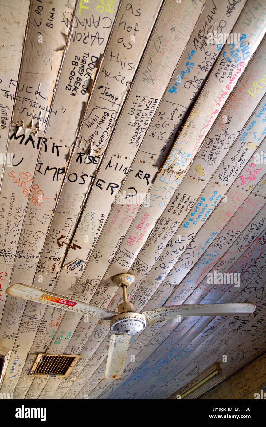 Decke im Blue Heeler Pub in Kynuna, soll die Kneipe wo der Swagman in Waltzing Matilda sein letzte Bier hatte Stockfoto