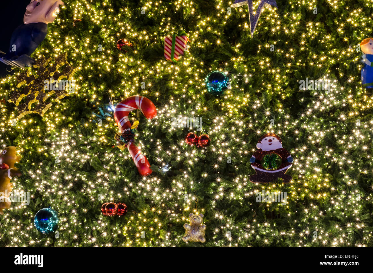 Weihnachtsfest mit dekorieren Weihnachtsbaum Beleuchtung Stockfoto