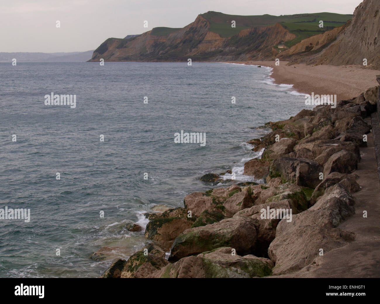 Dorset Küste an einem grauen Tag, West Bay, Eype, UK Stockfoto