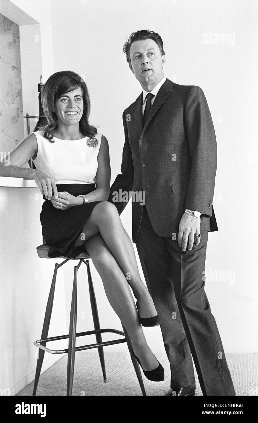 Denis Loraine, Frau Sandy, in Los Angeles, Kalifornien, USA, 10. August 1965. Stockfoto