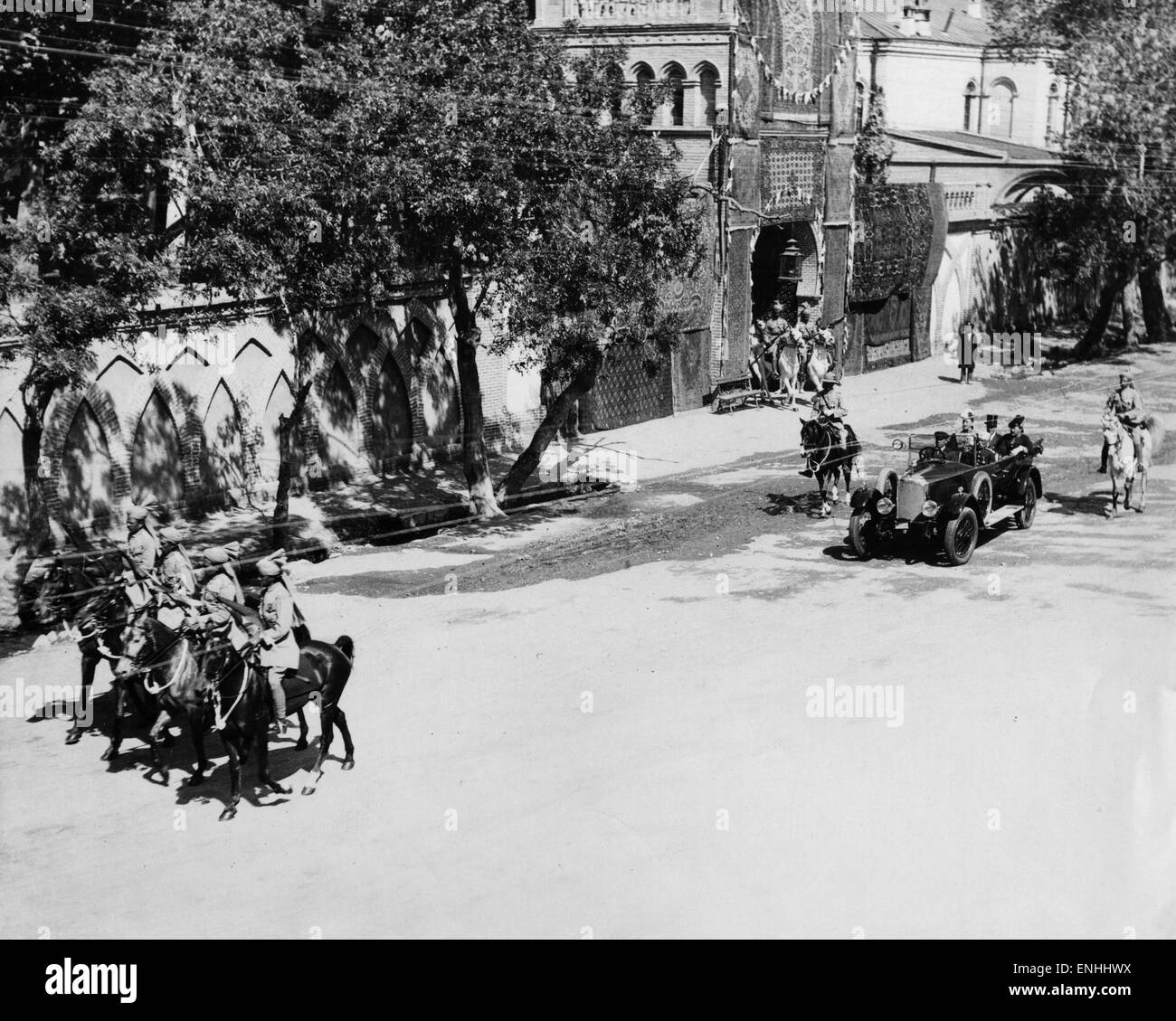Sir P L Lorraine, britischer Minister in Teheran, Reisen im Zustand von Gesandtschaft an Krönung von Reza Schah Pahlevi, Shan des Iran, 25. April 1926. Stockfoto