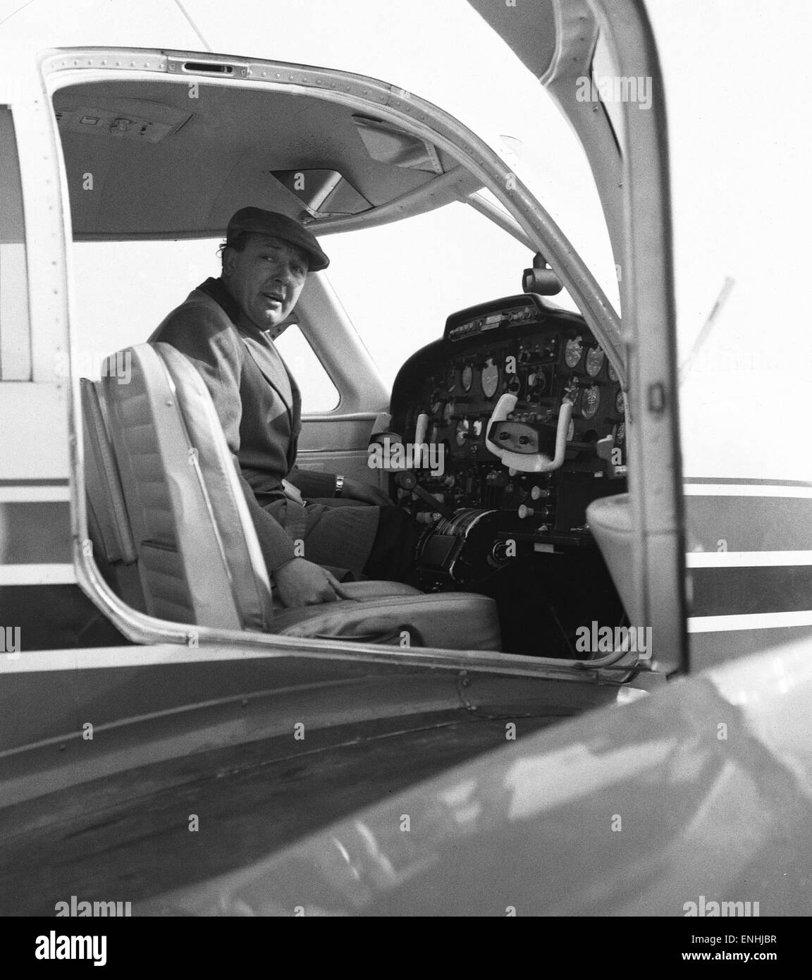 British United Airways Geschäftsführer Freddie Laker mit seinem eigenen Flugzeug. 3. März 1965. Stockfoto