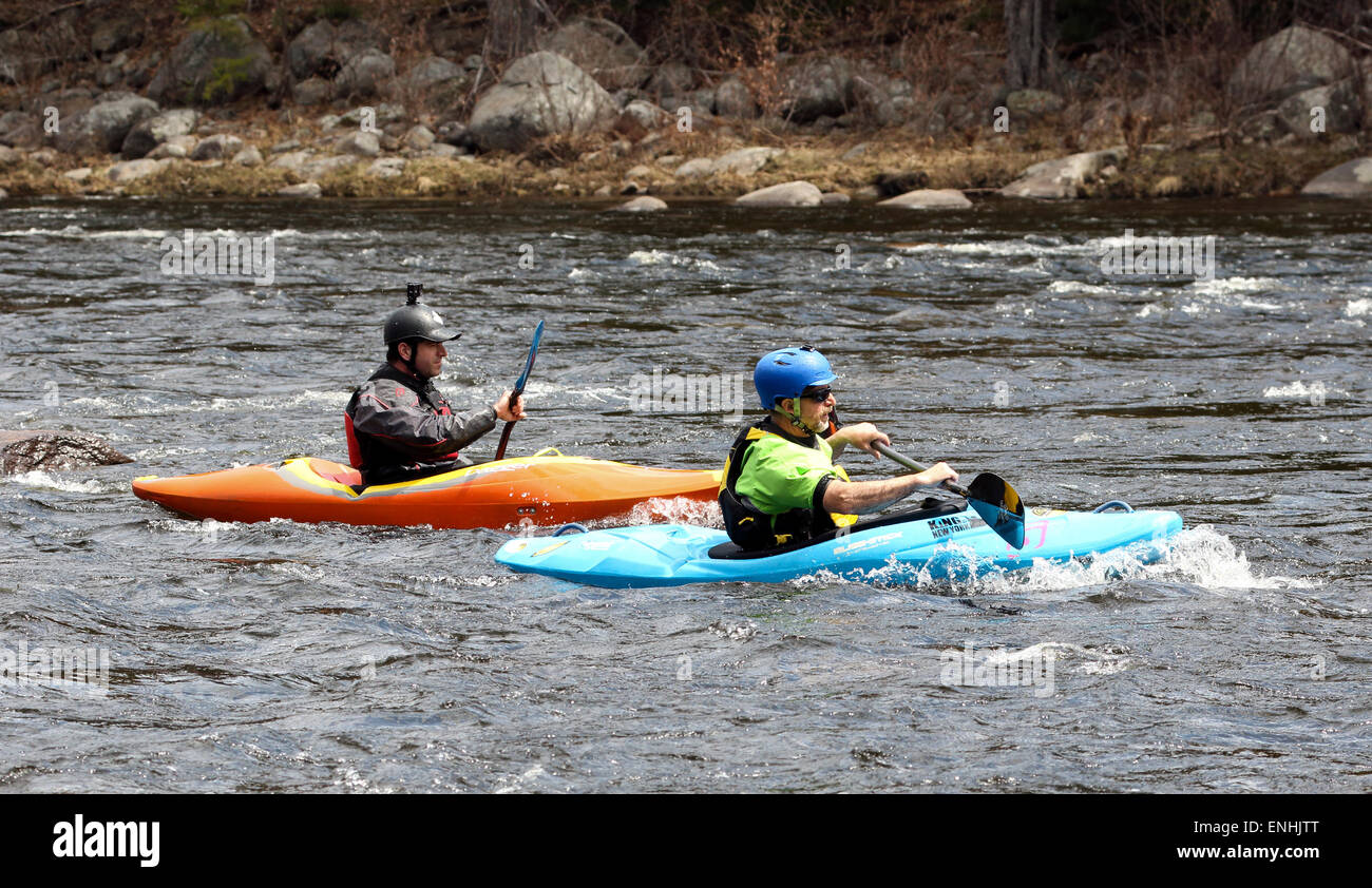 Racing auf dem Hudson River New York Adirondack State Park USA uns Amerika Kajaks. Wildwasser-Derby. Stockfoto