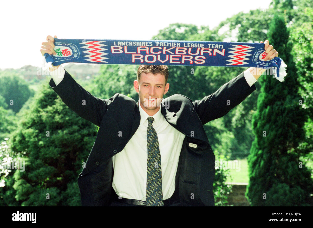 Chris Sutton Anzeichen für Blackburn Rovers, bricht das Geschäft Wert £ 5 Millionen britischen Übertragungssatz, Freitag, 15. Juli 1994. Die 21 Jahre alte Stürmer von England B vereinbart, einen Fünf-Jahres-Vertrag mit Rovers, die ihn im Ewood Park bis 1999 halten. Stockfoto