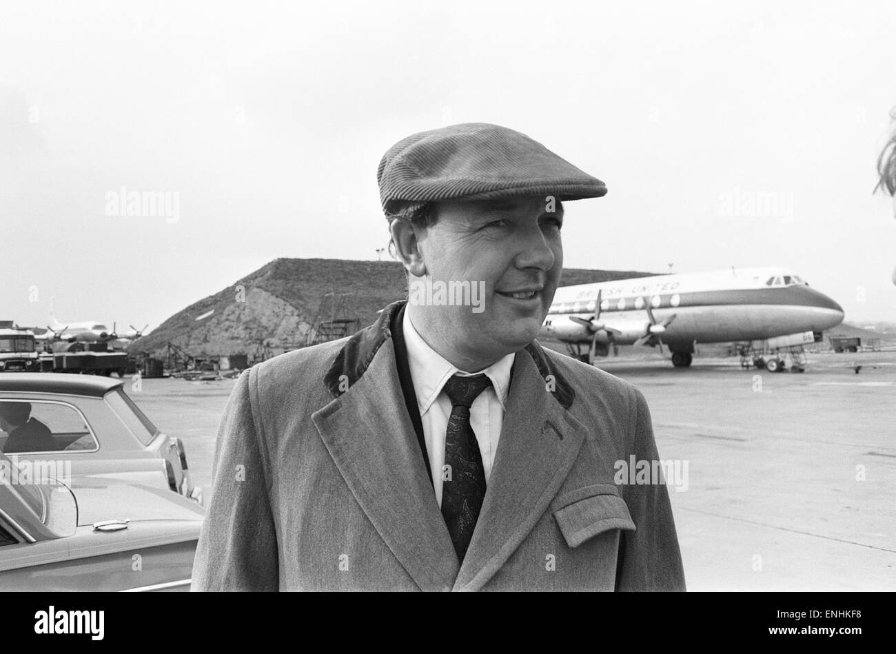 British United Airways Geschäftsführer Freddie Laker mit seinem eigenen Flugzeug. 3. März 1965. Stockfoto