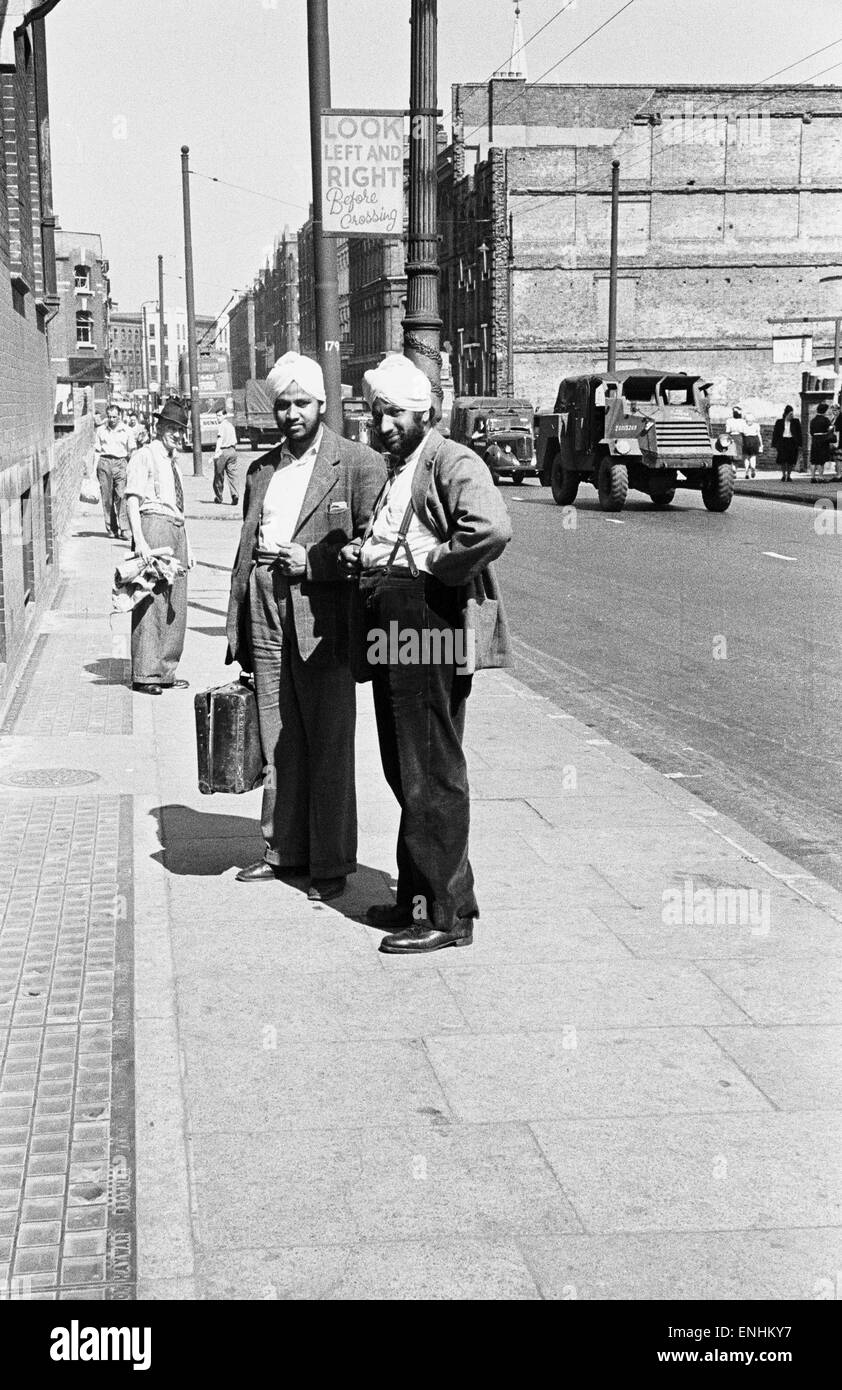 Zwei Sikh-Männer in Whitechapel, London, ca. 1947 abgebildet. Stockfoto