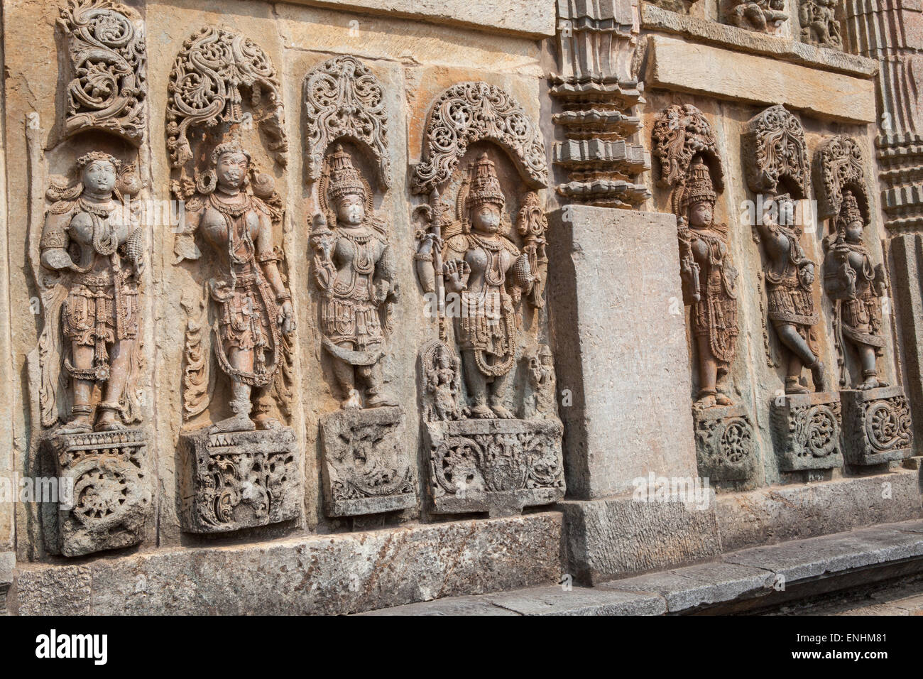 Skulpturen und Schnitzereien im Chennakesava-Tempel in Belur Stockfoto