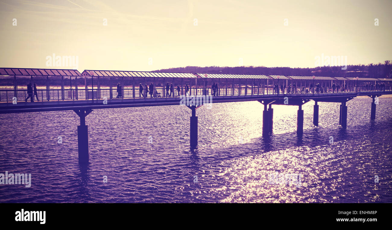 Vintage getönten Pier gegen Sonne, Heringsdorf in Deutschland. Stockfoto