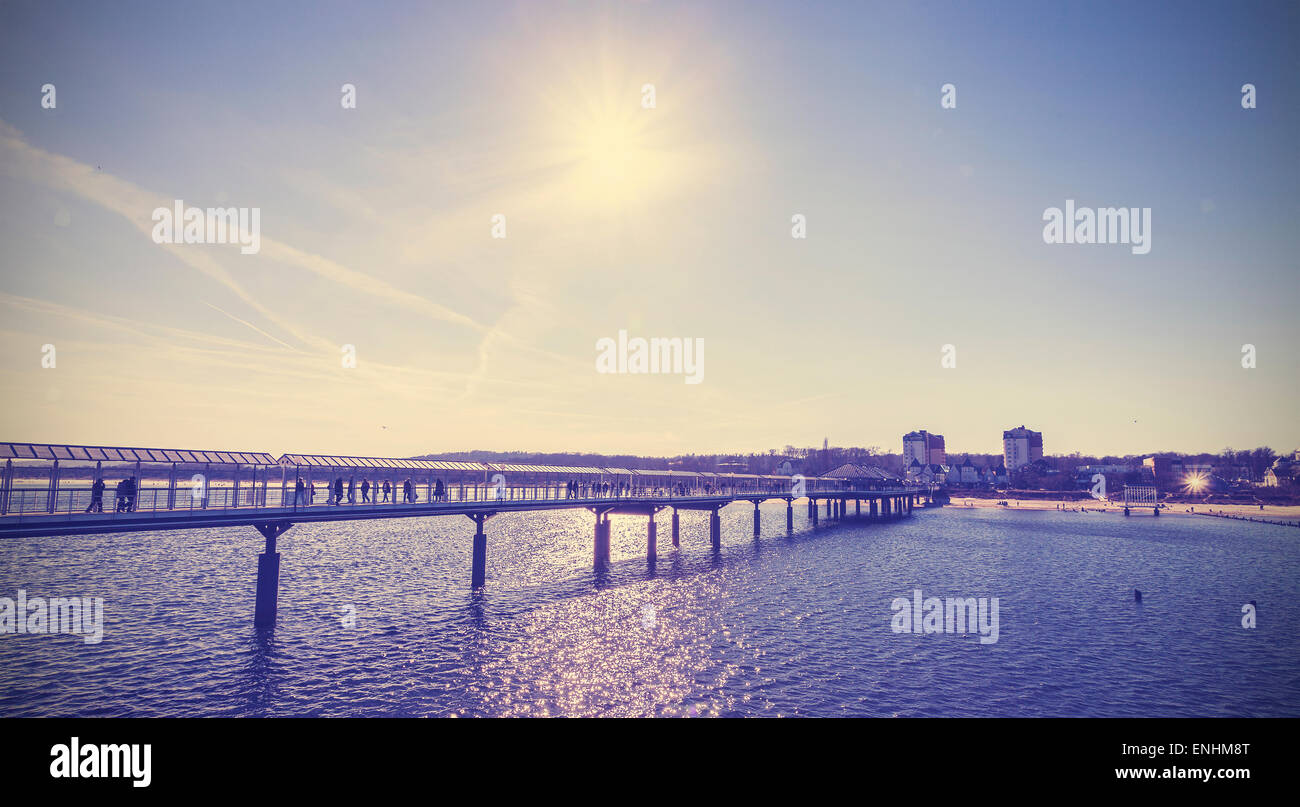 Vintage getönten Pier gegen Sonne, Heringsdorf in Deutschland. Stockfoto