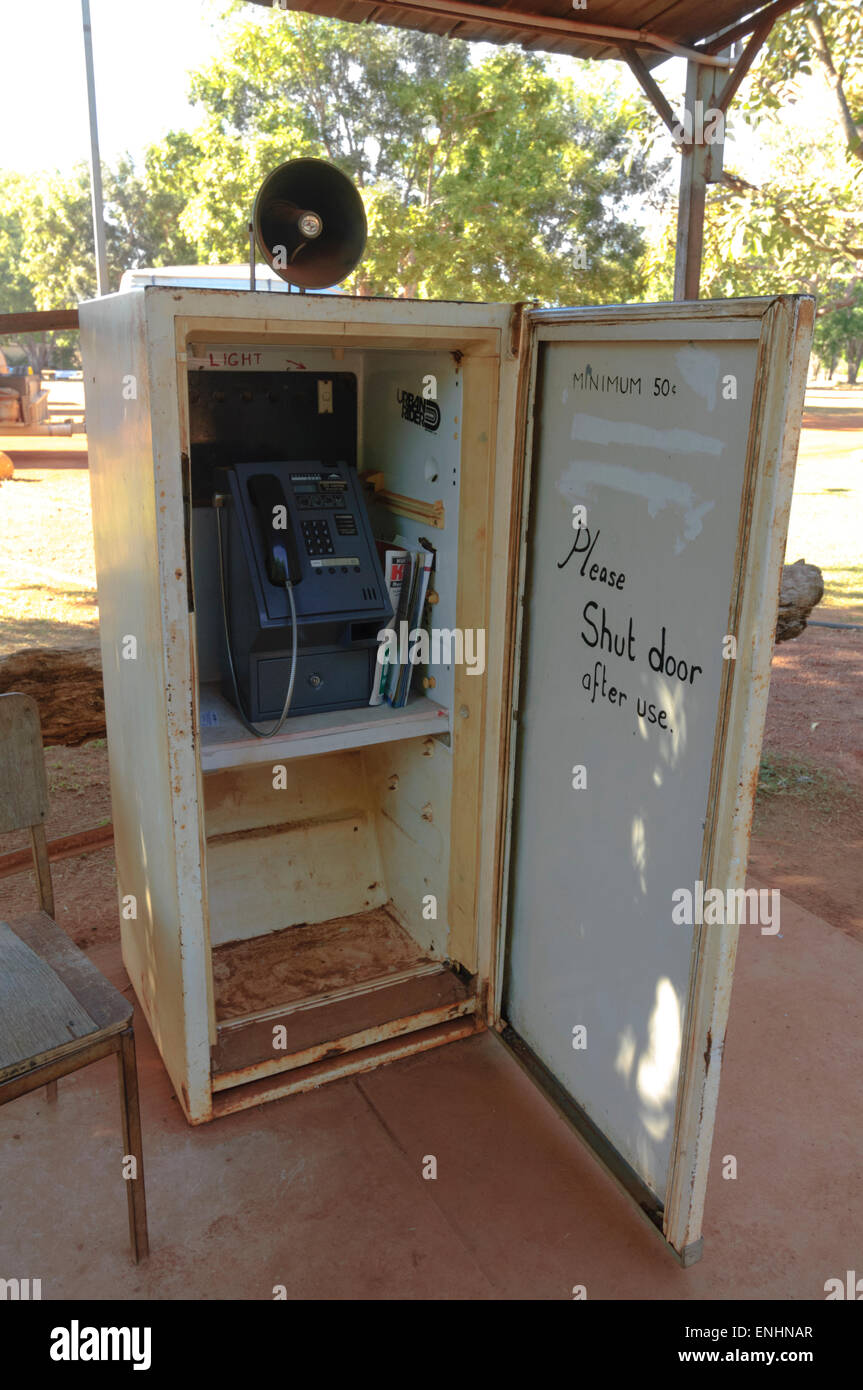 Telefon-stand in einem Kühlschrank entlang der Gibb River Road, Kimberley, Drysdale Station Western Australia Stockfoto