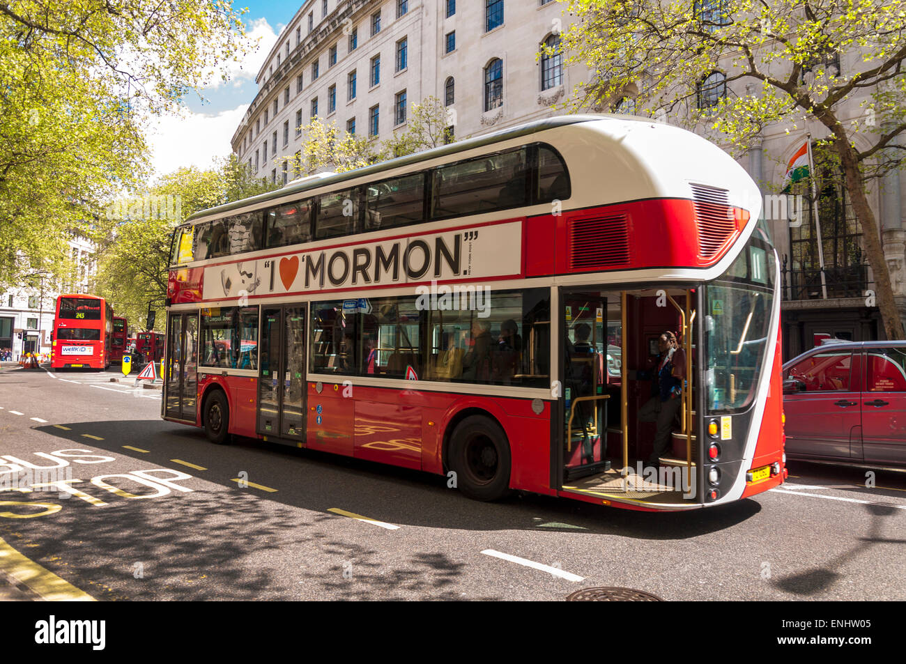 Die neue Routemaster und umgangssprachlich auch als Borisbus oder Borismaster, ist ein Diesel-elektrischen Hybridbus betrieben in London. Stockfoto