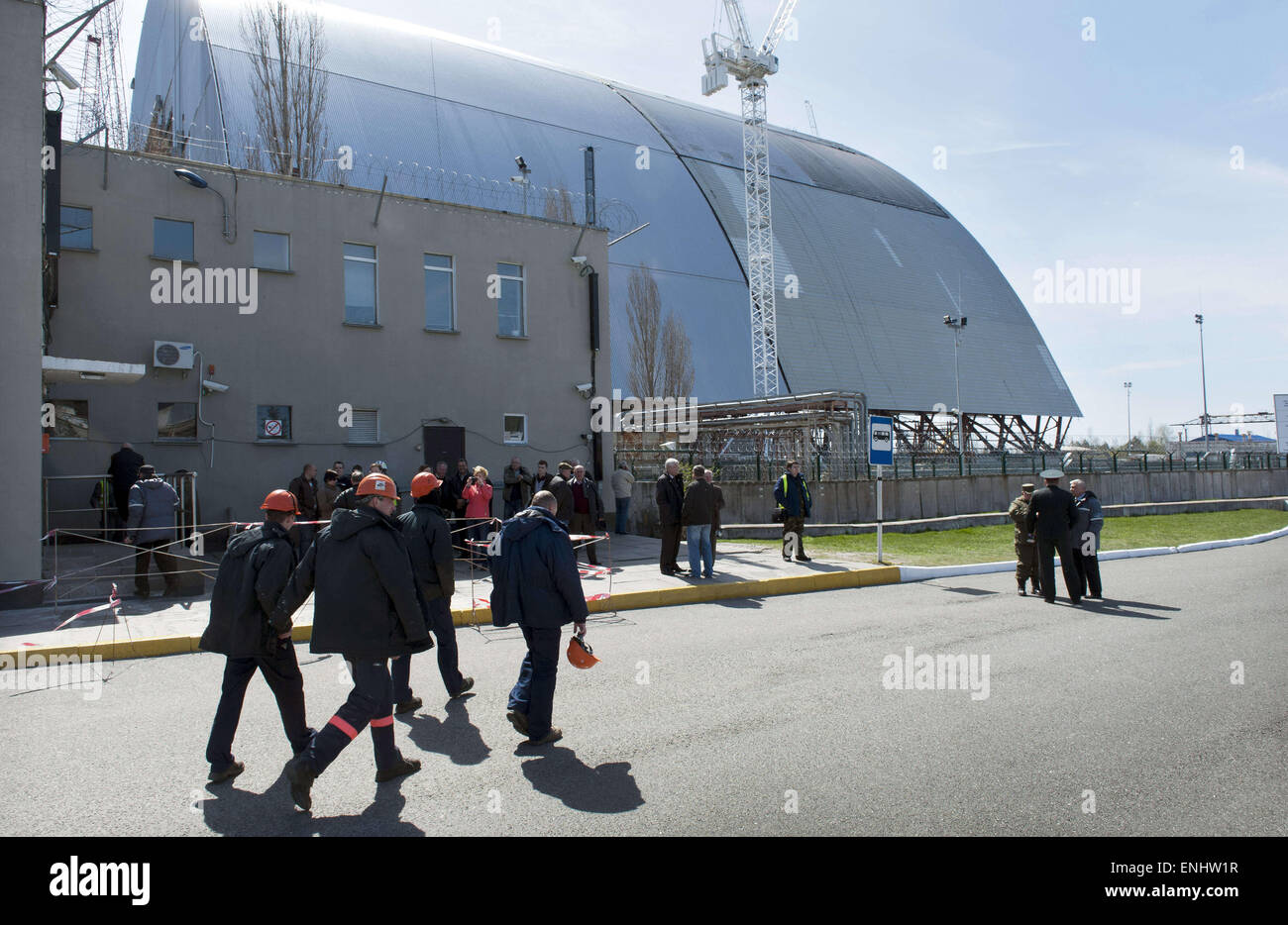 Tschernobyl, Ukraine. 23. April 2015. Eine neue sichere Kuppel wird für den Tschernobyl-Reaktor Nummer 4 nach der Katastrophe von 1986 beschädigt gebaut werden. Ein Konsortium Novarka Unternehmen arbeitet in der riesigen Kuppel, die die beschädigten Tschernobyl Reaktor Nummer 4 nach dem Unfall im Jahr 1986 besiegeln wird. © Hans Van Rhoon/ZUMA Wire/ZUMAPRESS.com/Alamy Live-Nachrichten Stockfoto